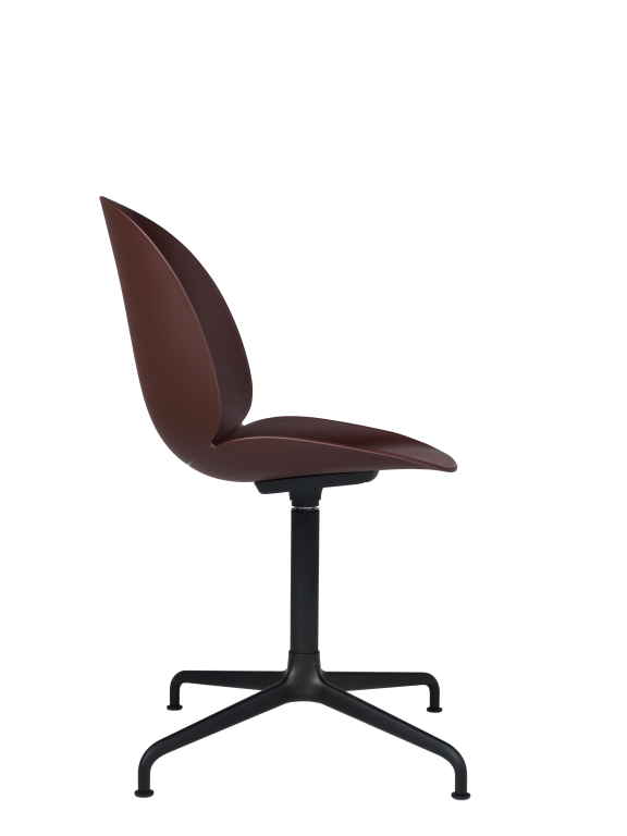 Gubi Beetle stoel met zwart aluminium swivel onderstel green