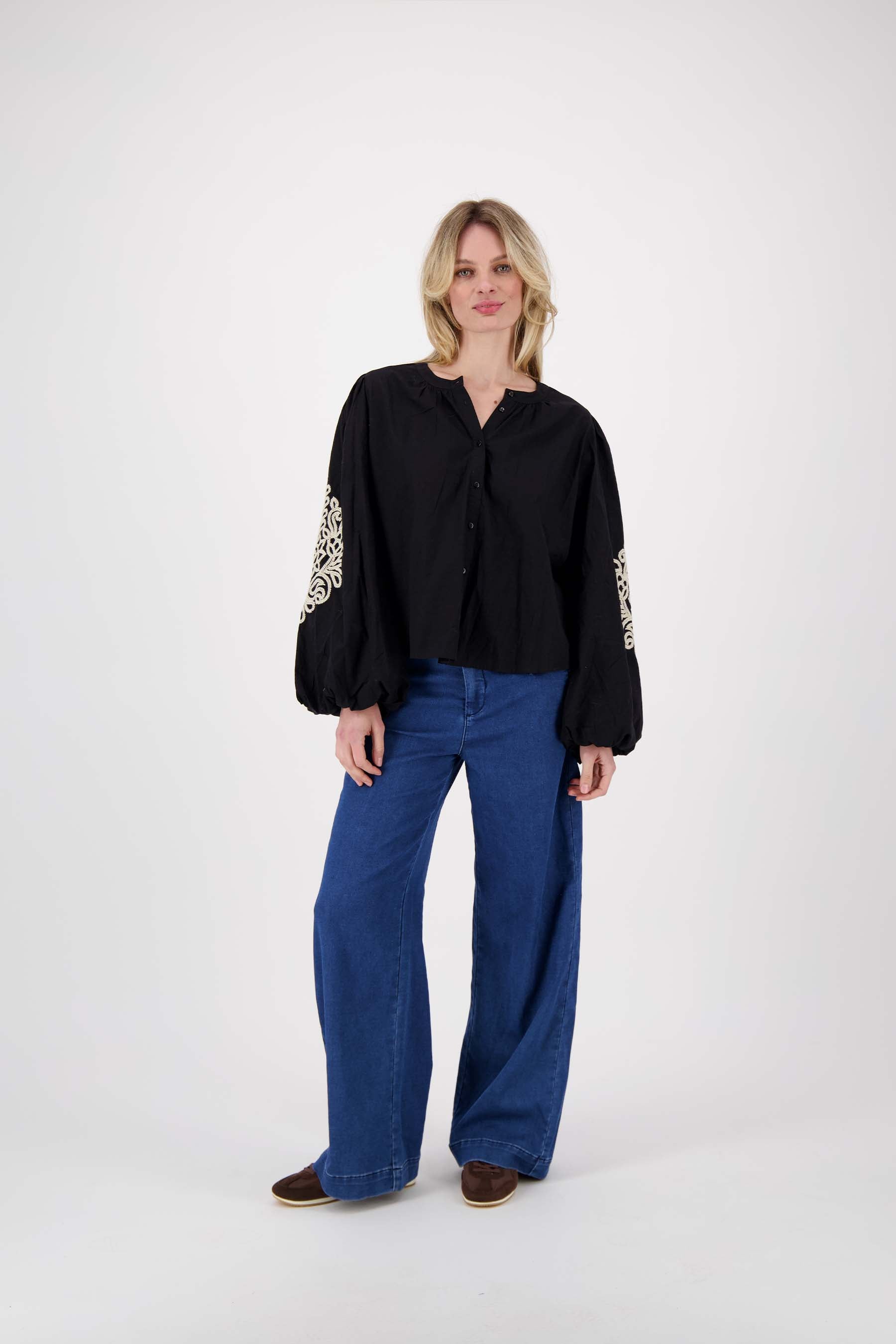 blouse met borduur mouwen