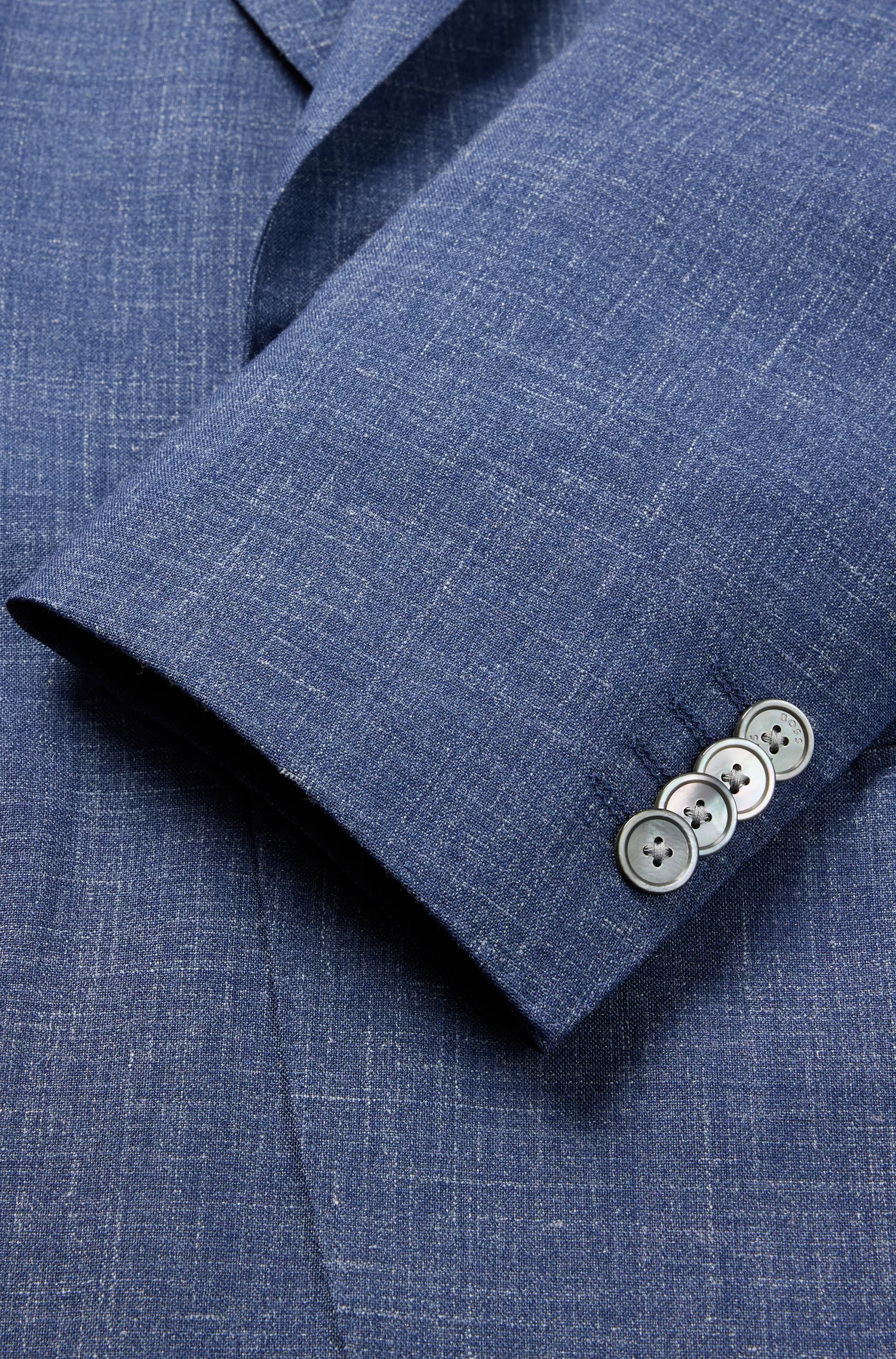 Terno BOSS preto slim fit em lã, seda tussah e linho.