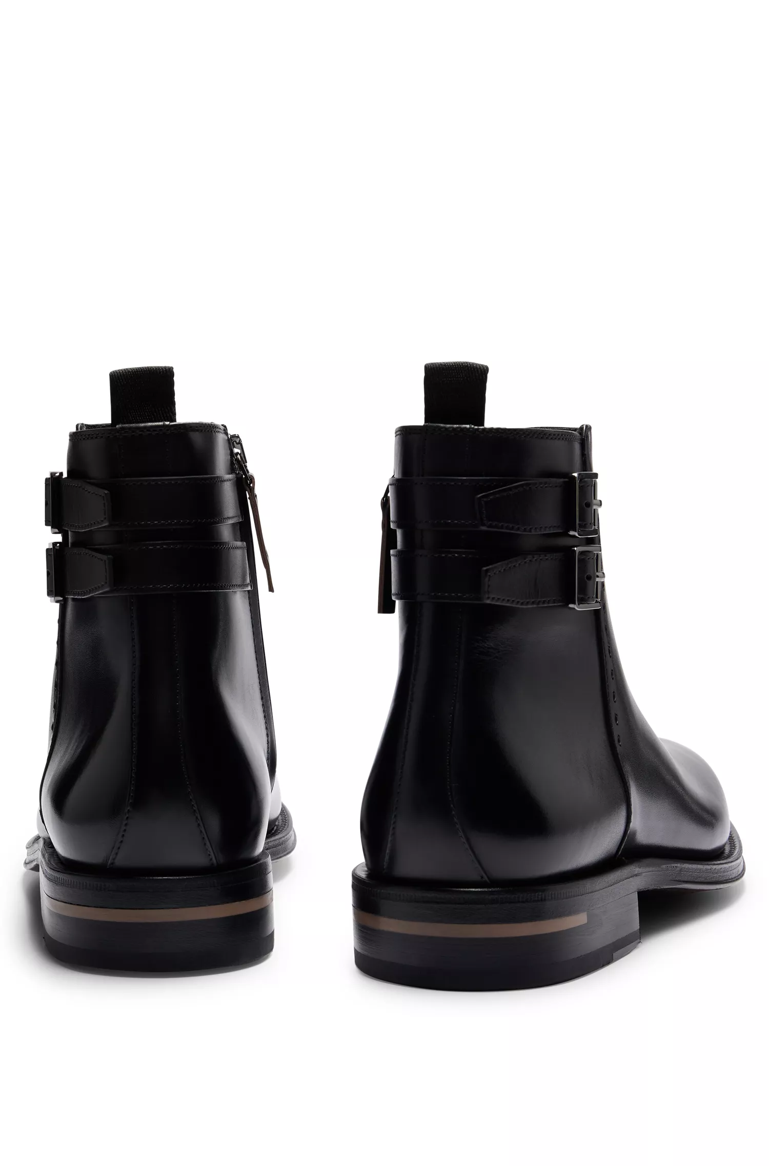 Botas BOSS em couro preto polido com palmilha acolchoada e tira dupla.