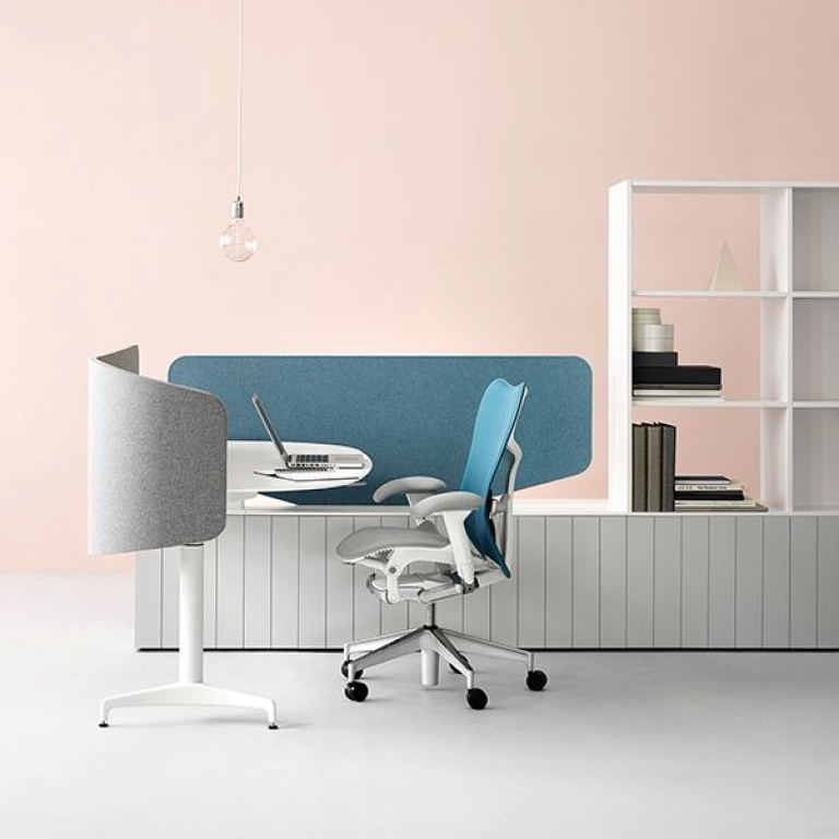 Herman Miller Mirra 2 bureaustoel zwart, grafiet onderstel, harde wielen