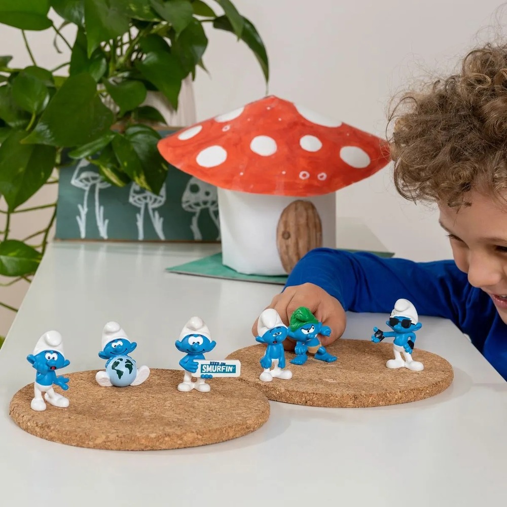 Figurine schtroumpf avec panneau smurfin’