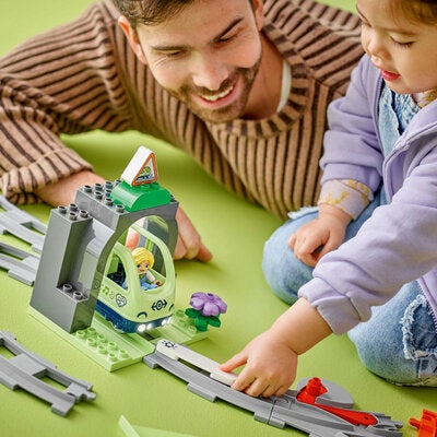 LEGO DUPLO Town 10425 Utvidelsessett med togtunnel og skinner