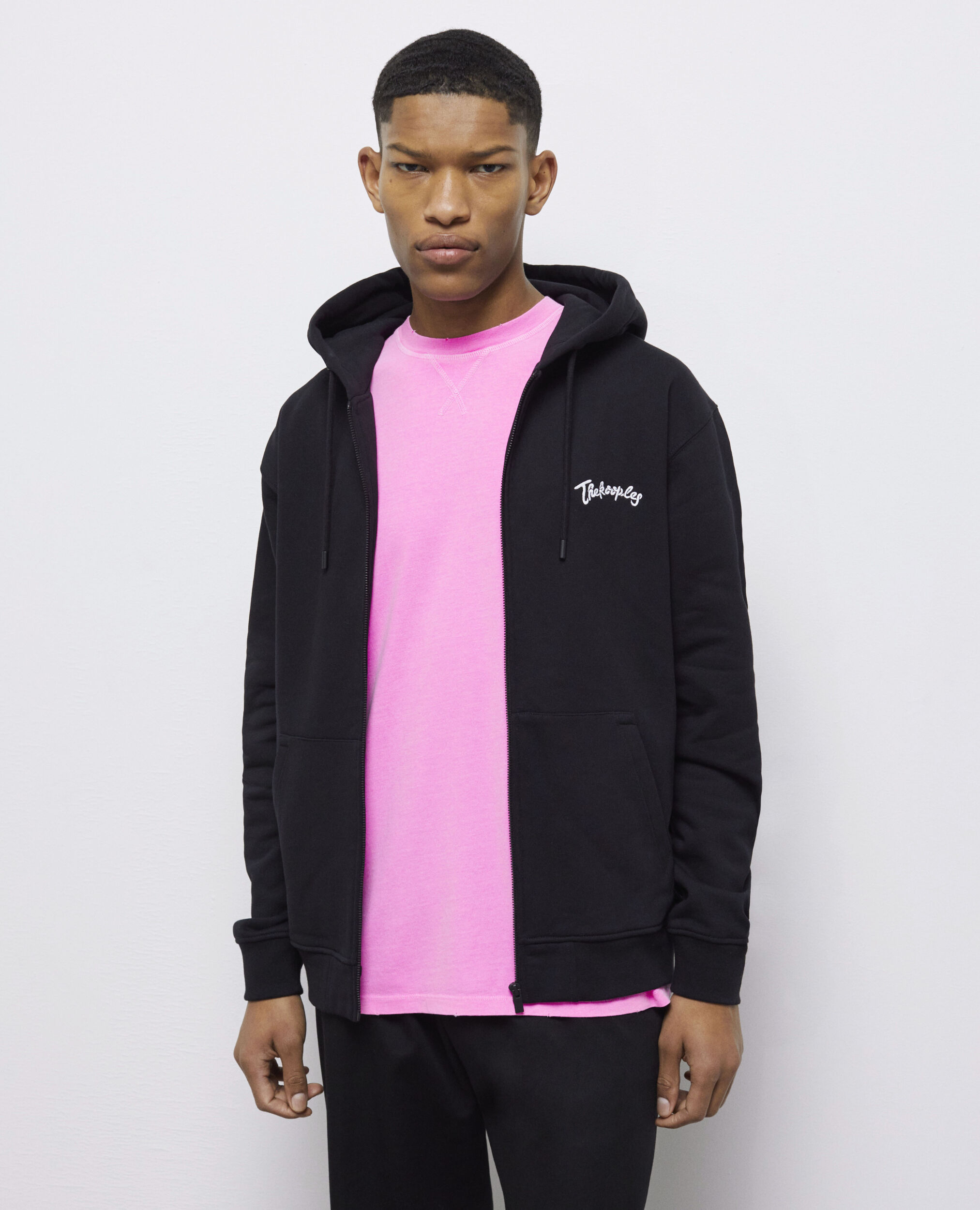 Sweatshirt à capuche noir zippé avec broderies