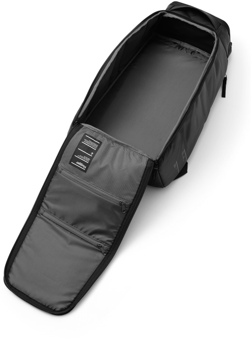 Hugger Backpack 30L Black Out