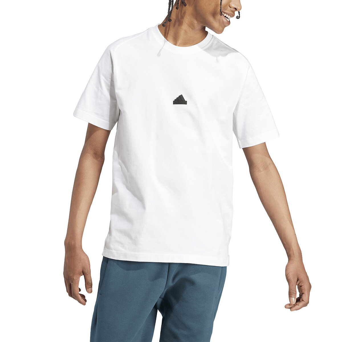 ADIDAS ROUPAS ESPORTIVAS<br>Camiseta com gola redonda e logo pequeno