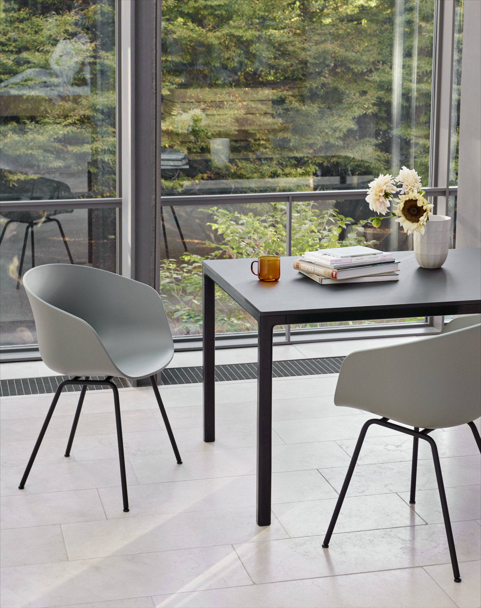 Eettafel T12 160x80 zwart onderstel zwart linoleum blad