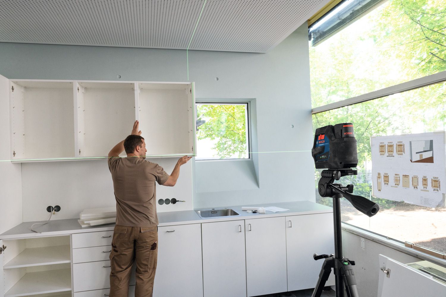 Bosch Professional GCL 12V-50-22 CG Punt- en kruislijnlaser groen   BT 150 statief 12V Basic Body met batterijhouder - 0601066S01
