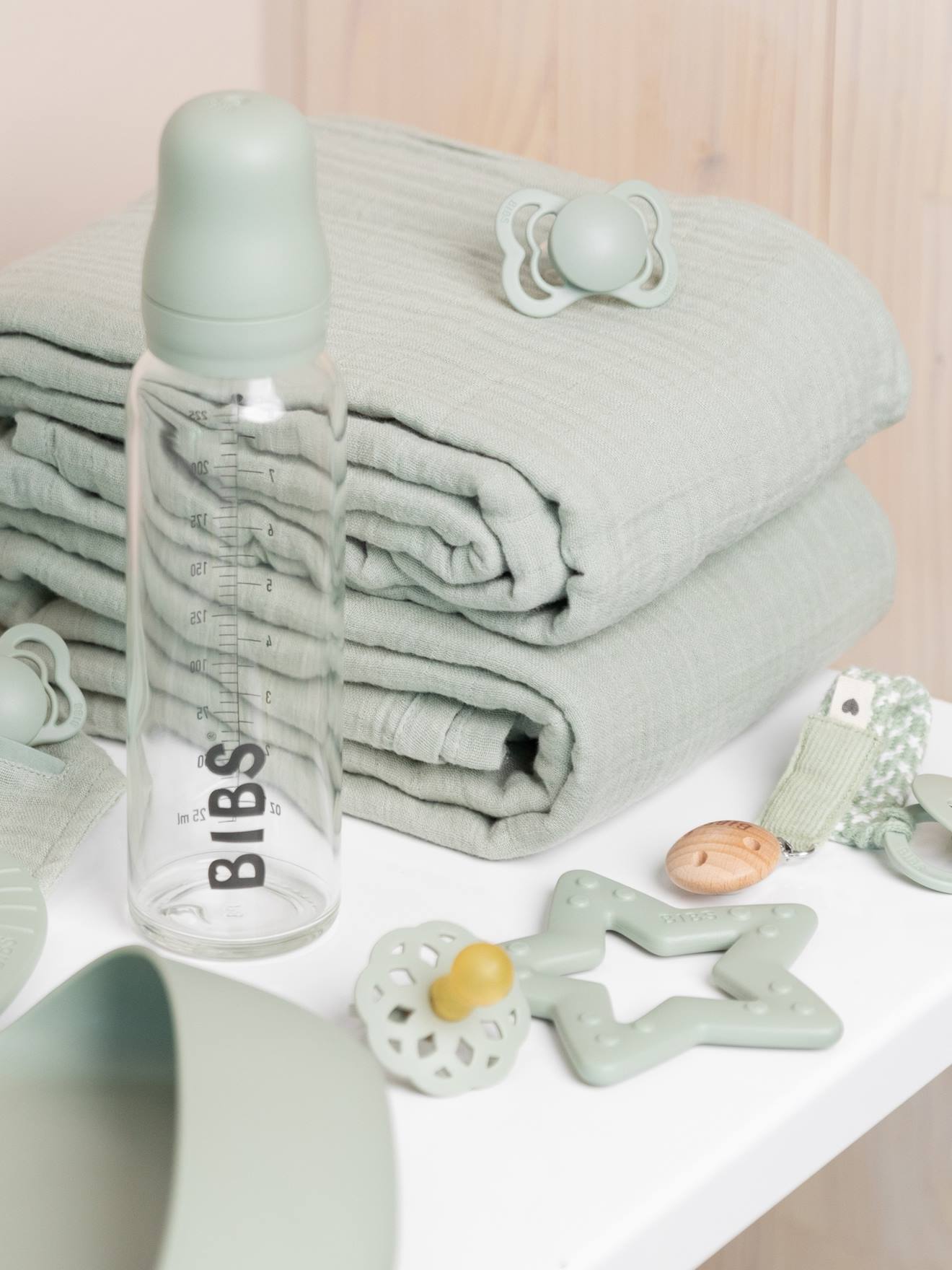 Mamadeira de vidro rosa BIBS de 225ml