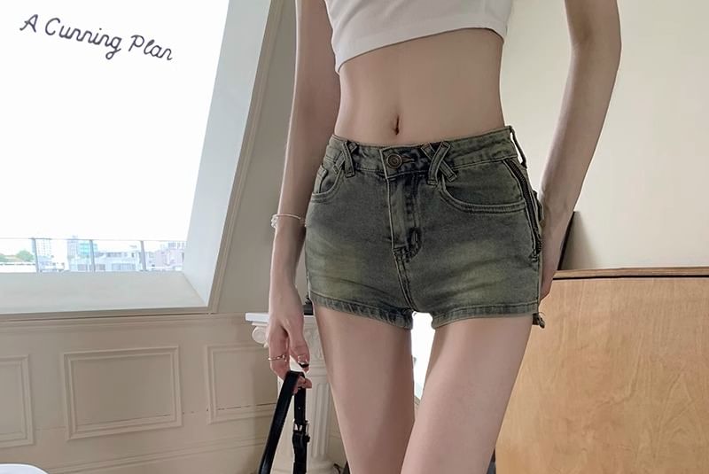 Pinatra - Low Rise Washed Denim Hotpants