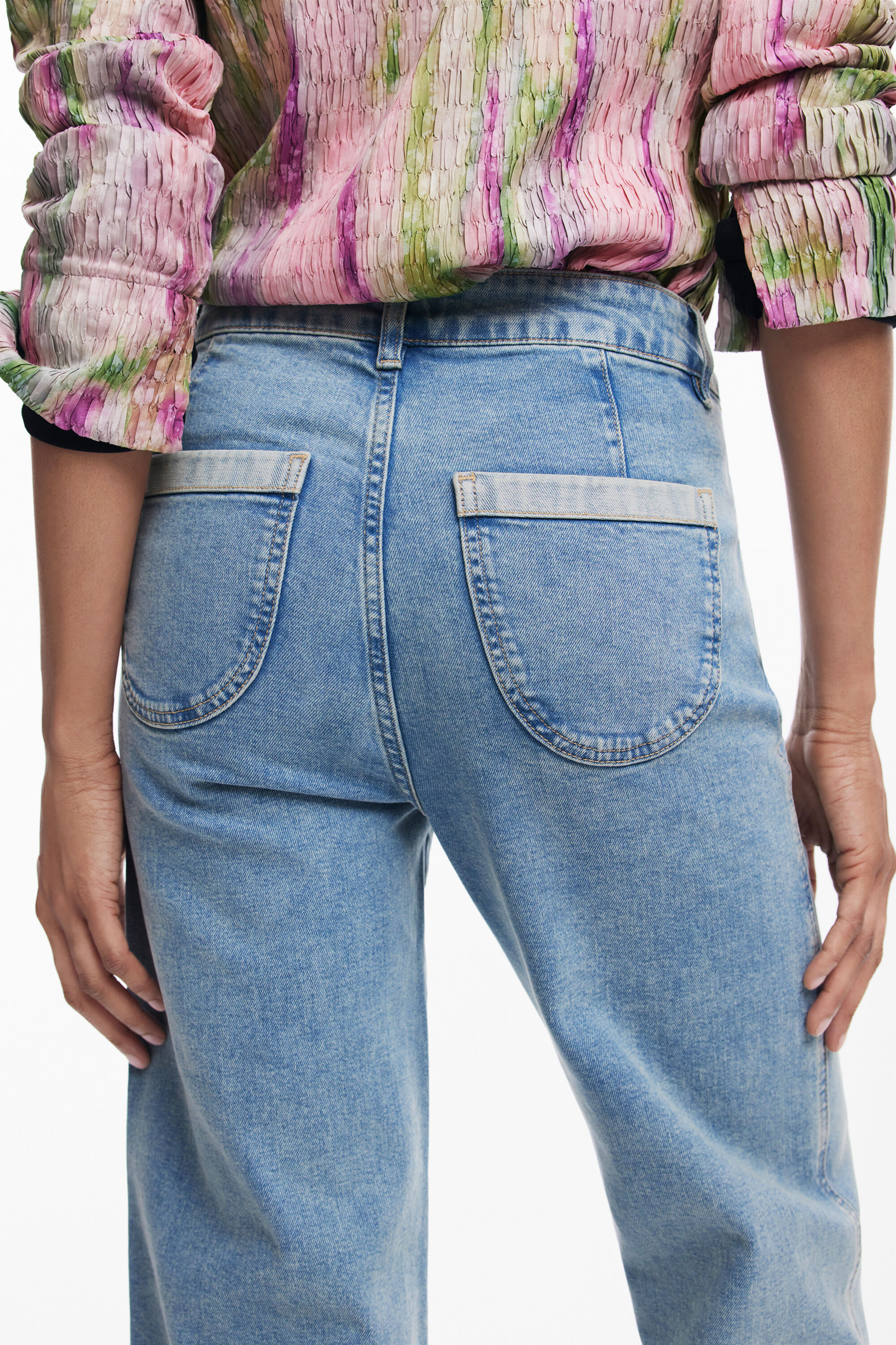 calça jeans reta
