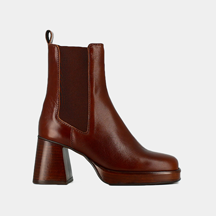 Bottines à bouts carrés et élastiques  en cuir vieilli marron