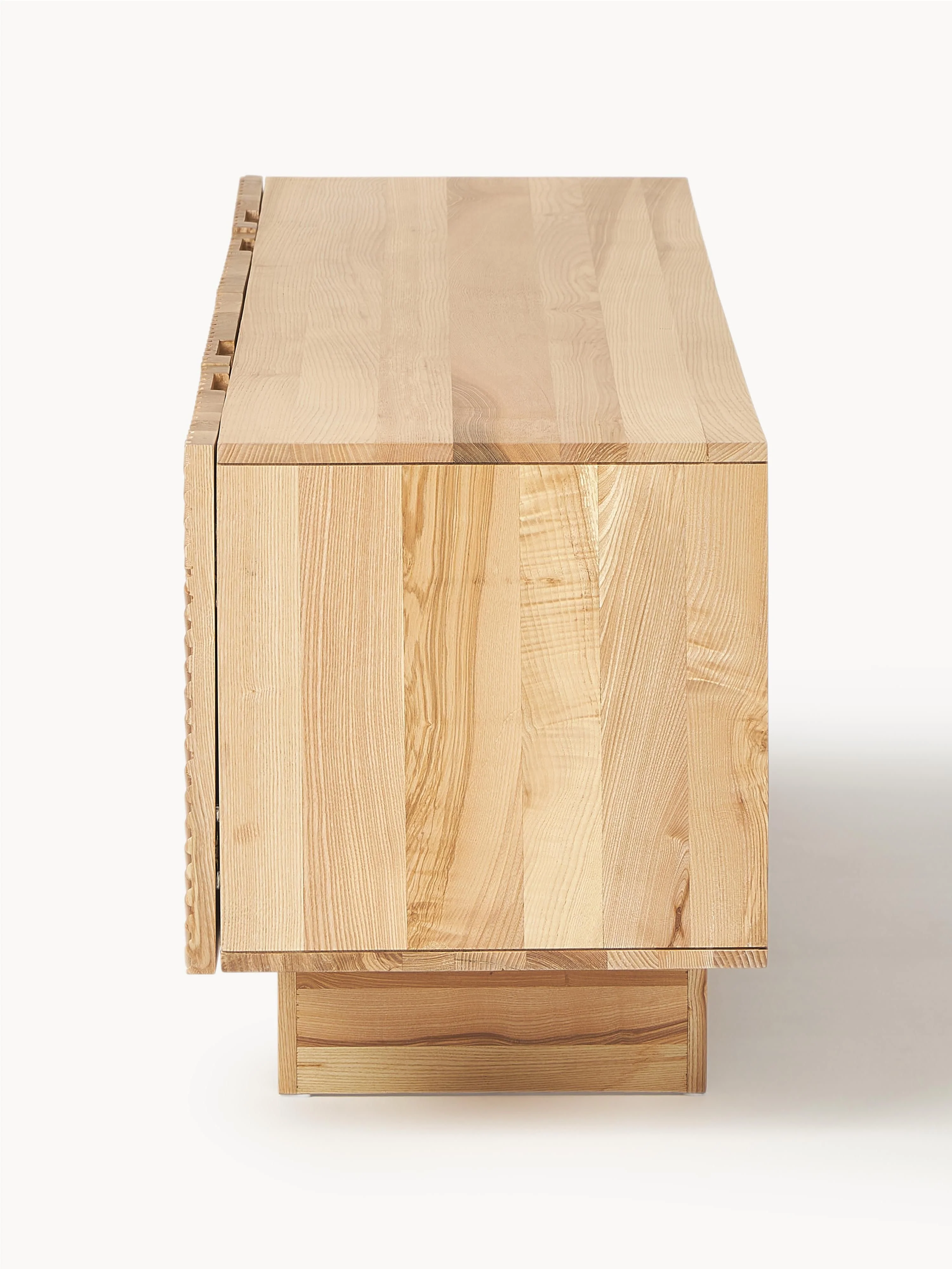 Laag dressoir van essenhout Louis