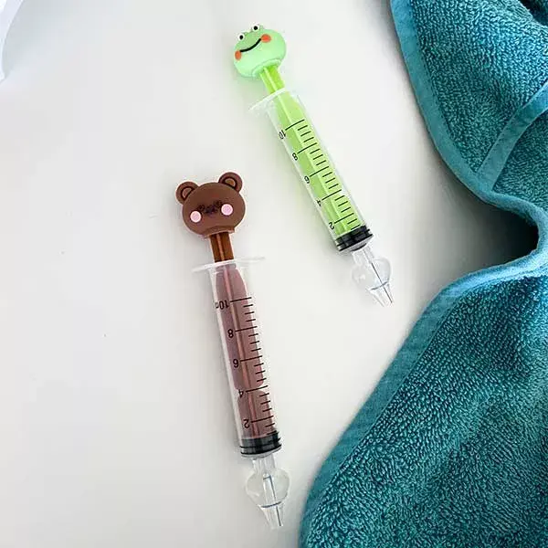Kit com 2 seringas nasais Plic Care com estampa de urso e sapo