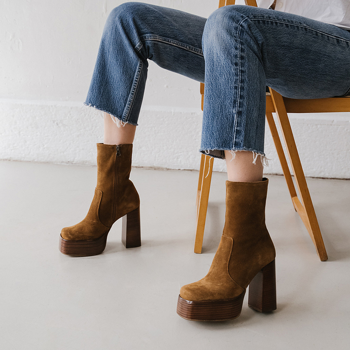 Boots à plateformes et bouts carrés  en croute tabac