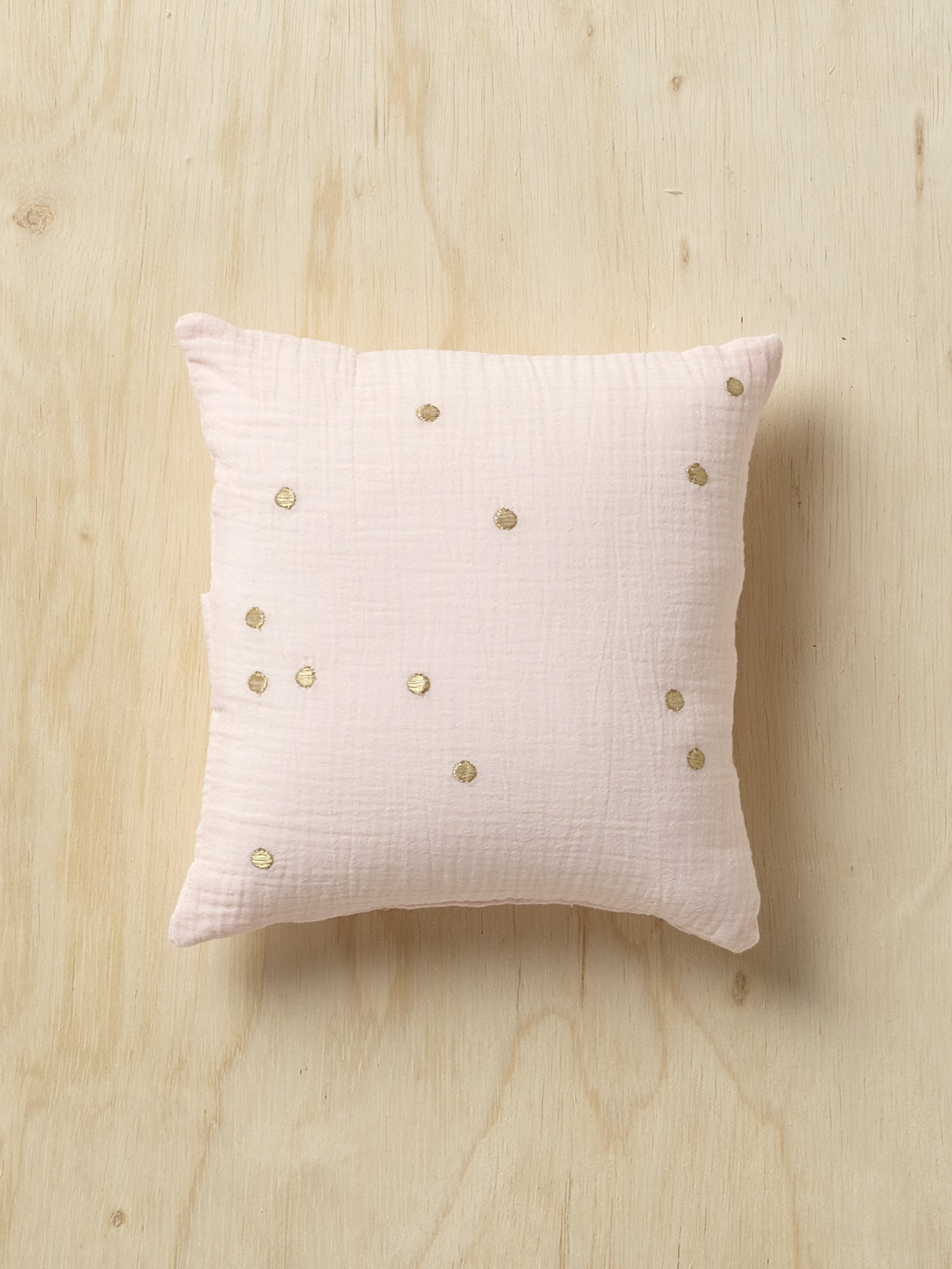 Coussin gaufré à pois brodés