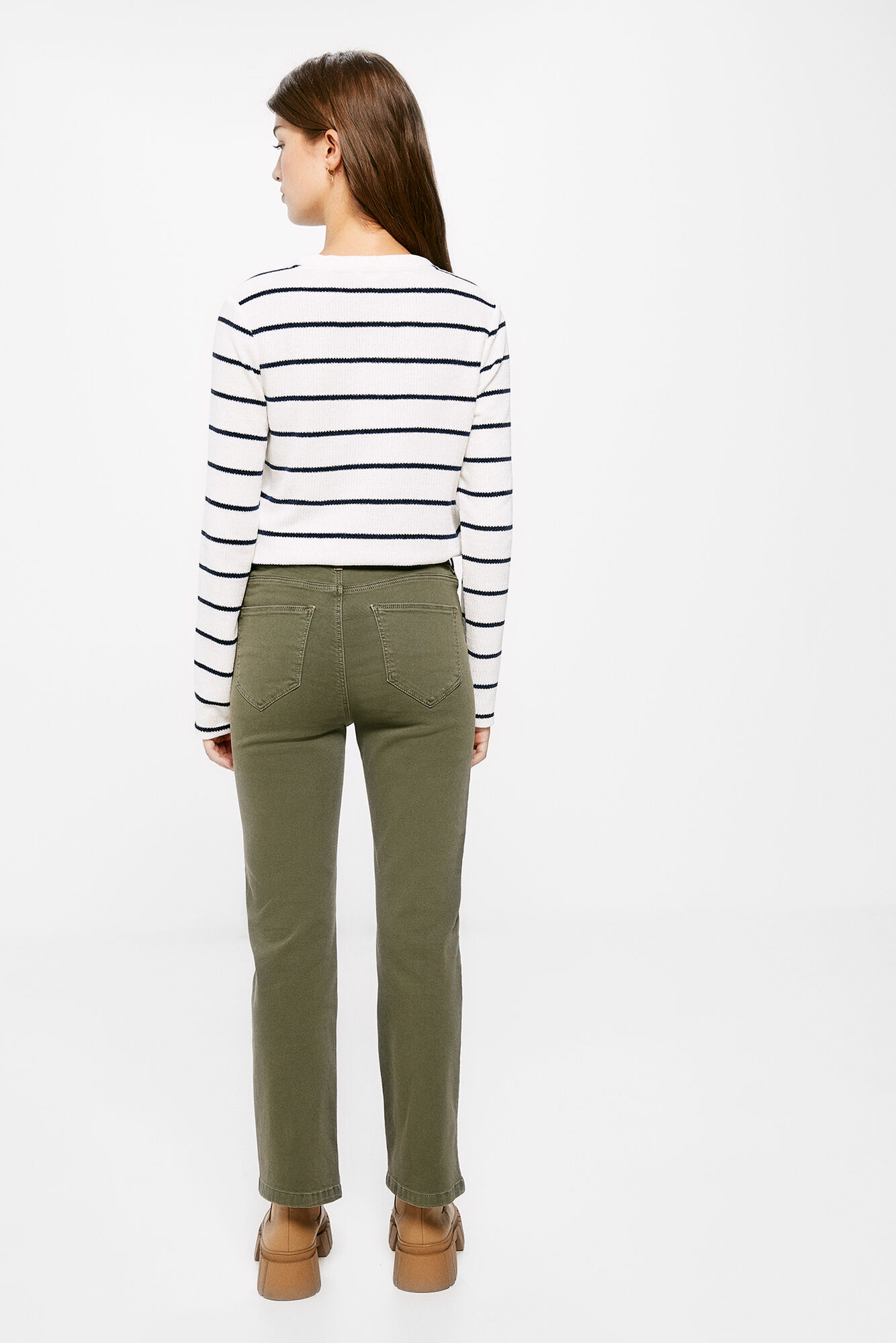 Calça jeans flare Kck com lavagem sustentável