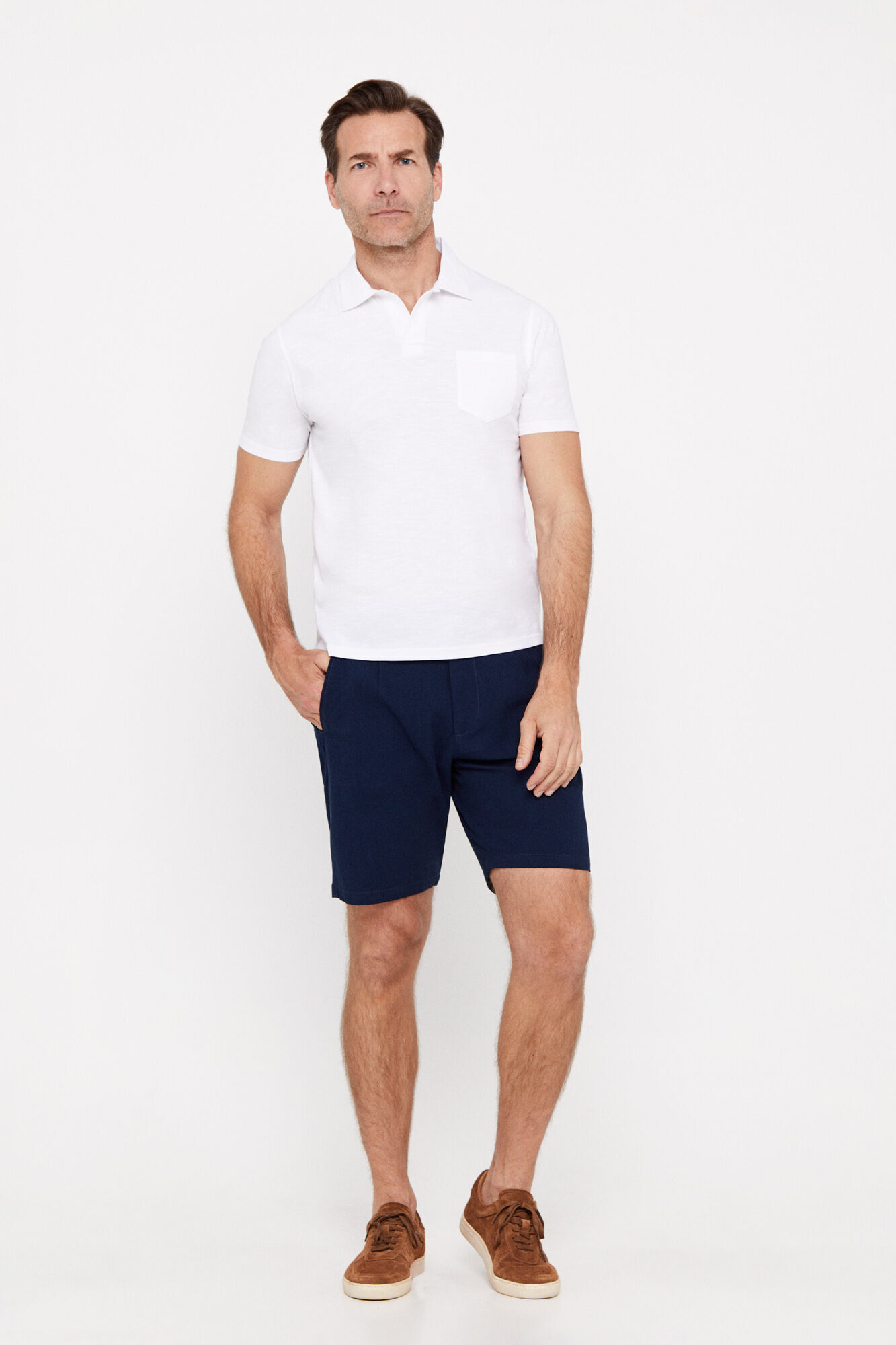 Camisa polo com bolso aberto no pescoço - Branca