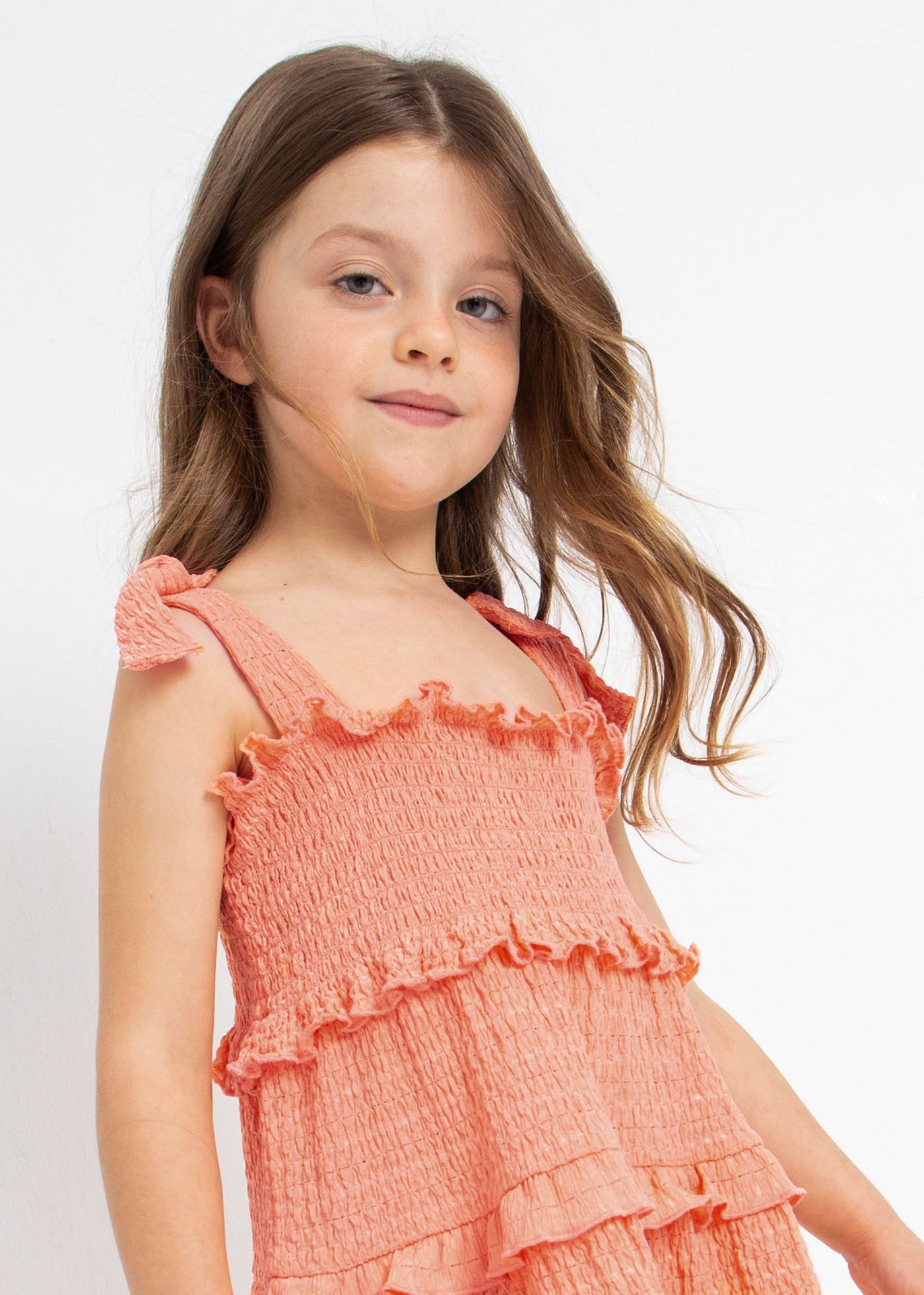 Vestido de alças com detalhes franzidos para meninas