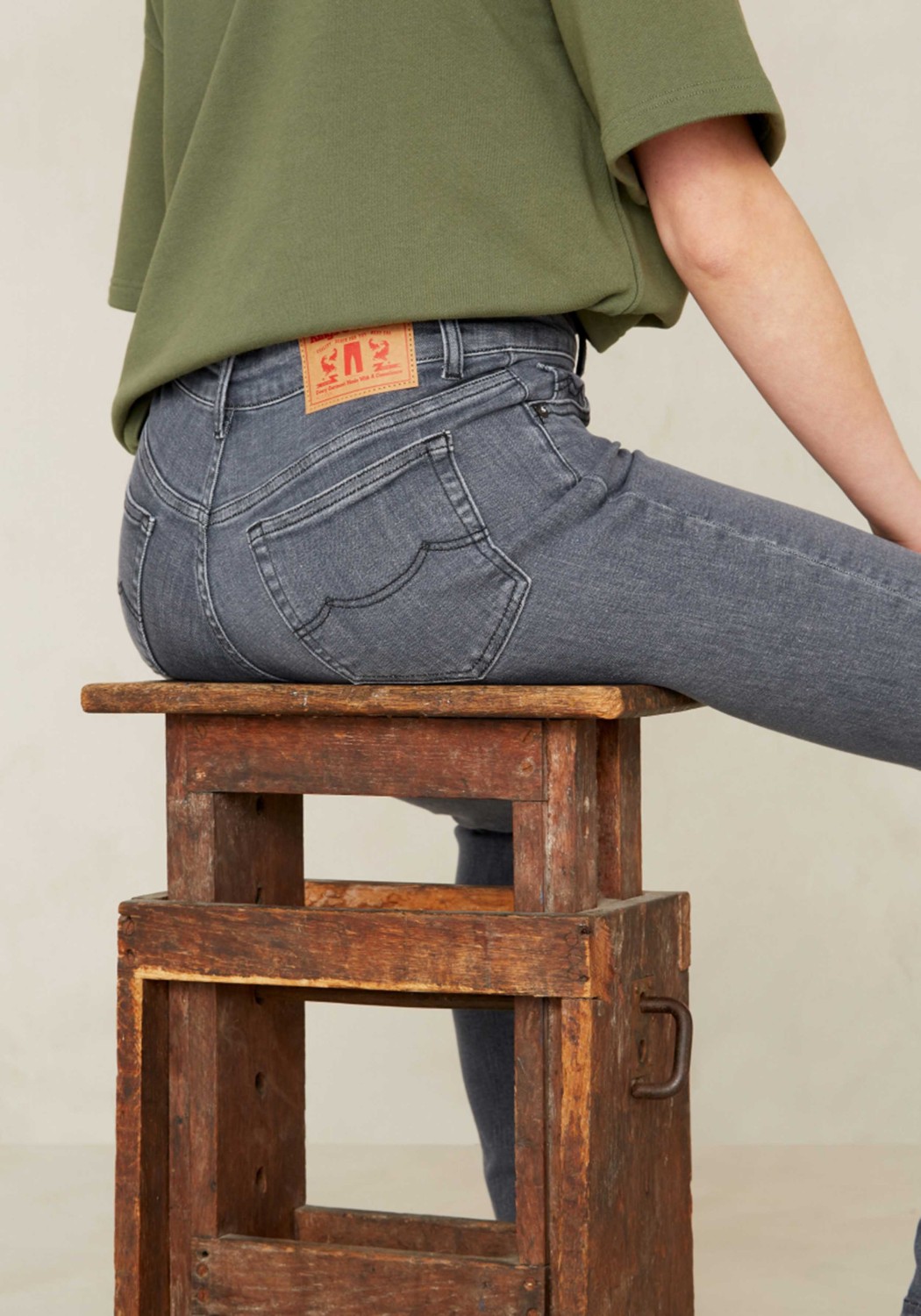 Kings Of Indigo Jeans Juno Medium Journey Flintstone Grey