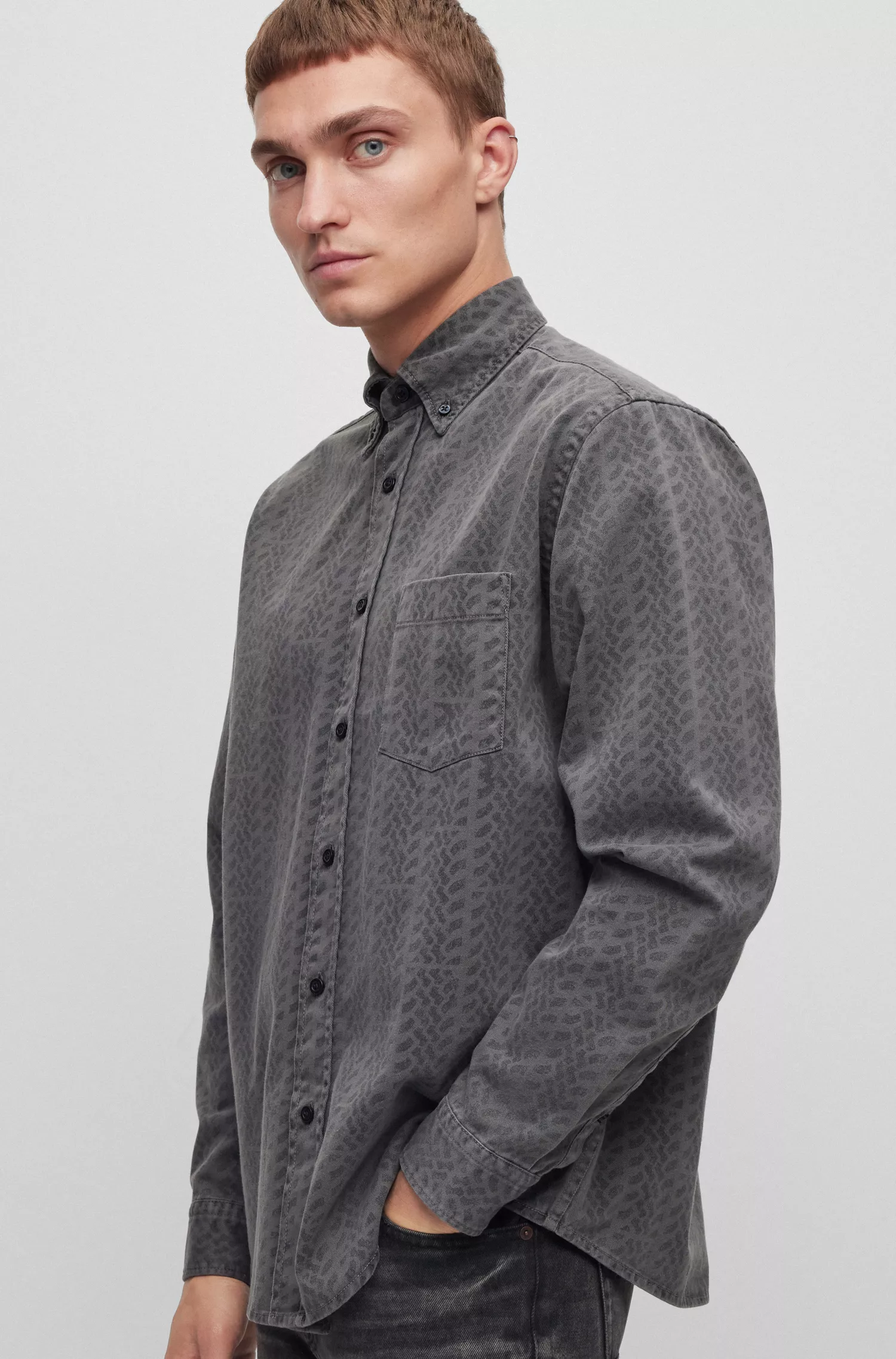 Camisa BOSS laranja de modelagem relaxada em algodão com estampa de pneus.
