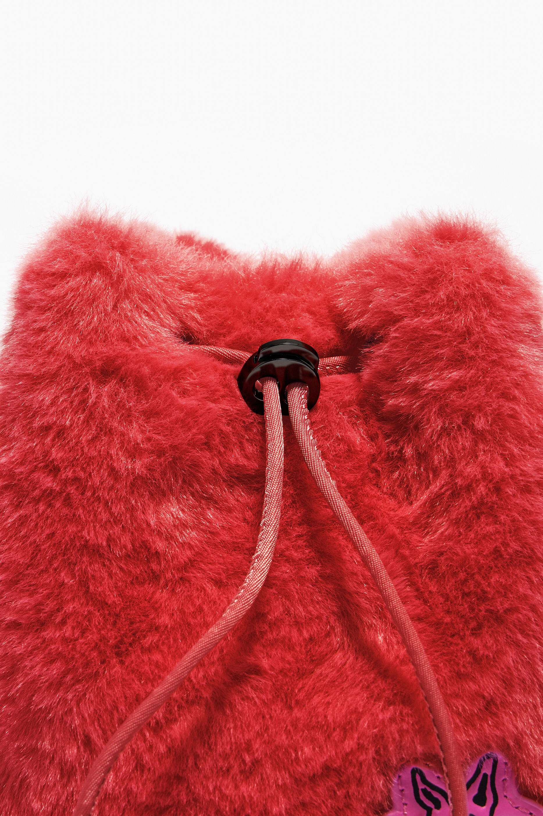 Bolsa com cabelo vermelho