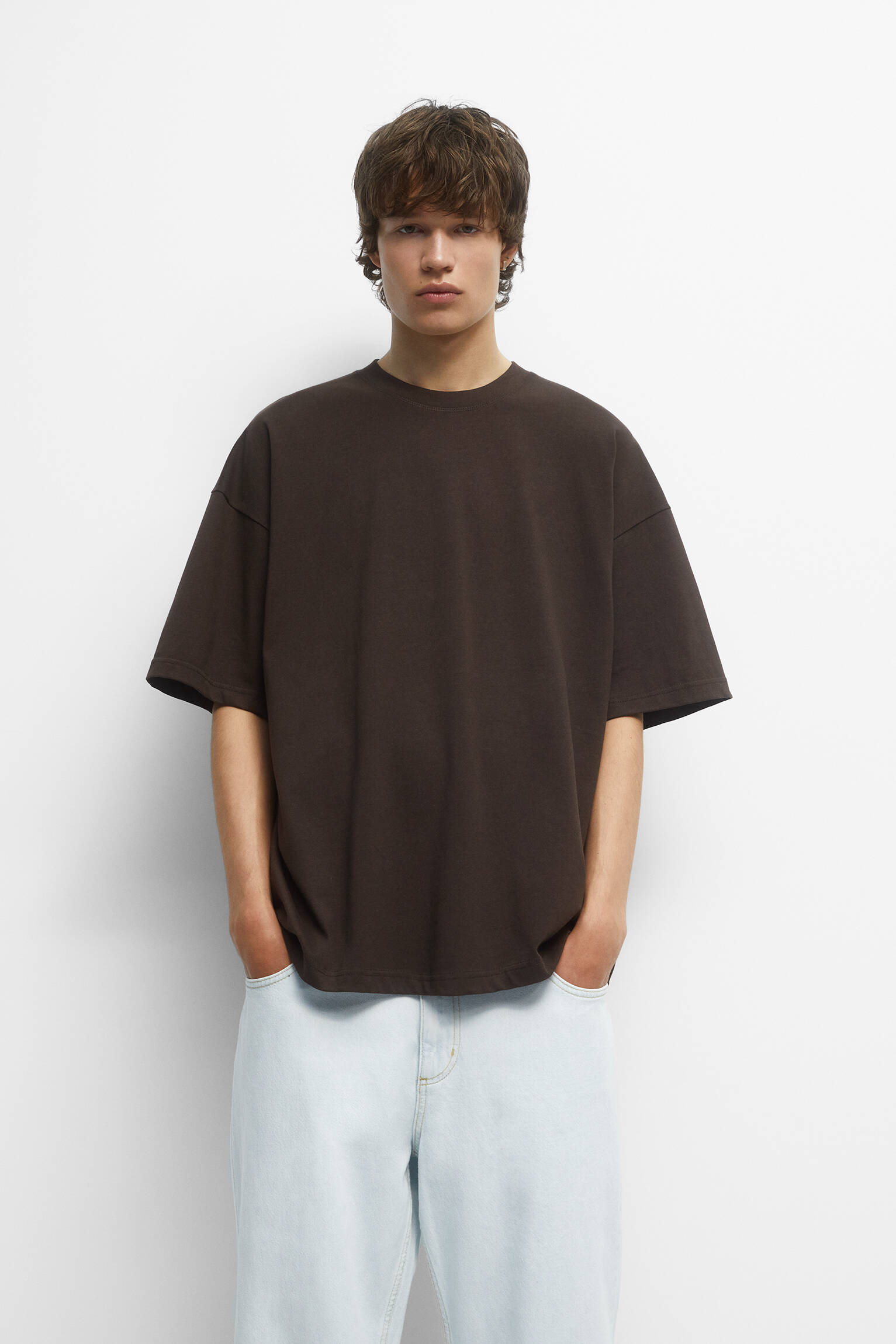 CAMISETA OVERSIZED DE MANGA CURTA - CHOCOLATE