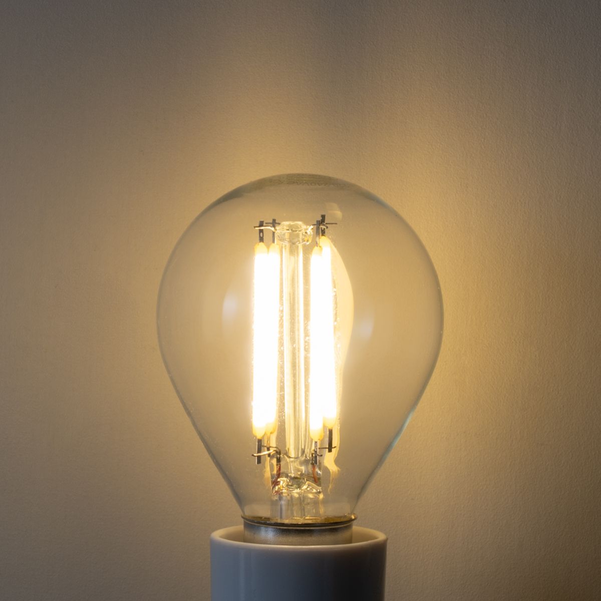 E14 3-staps dimbare LED lamp P45 helder 5W 470 lm 3000K