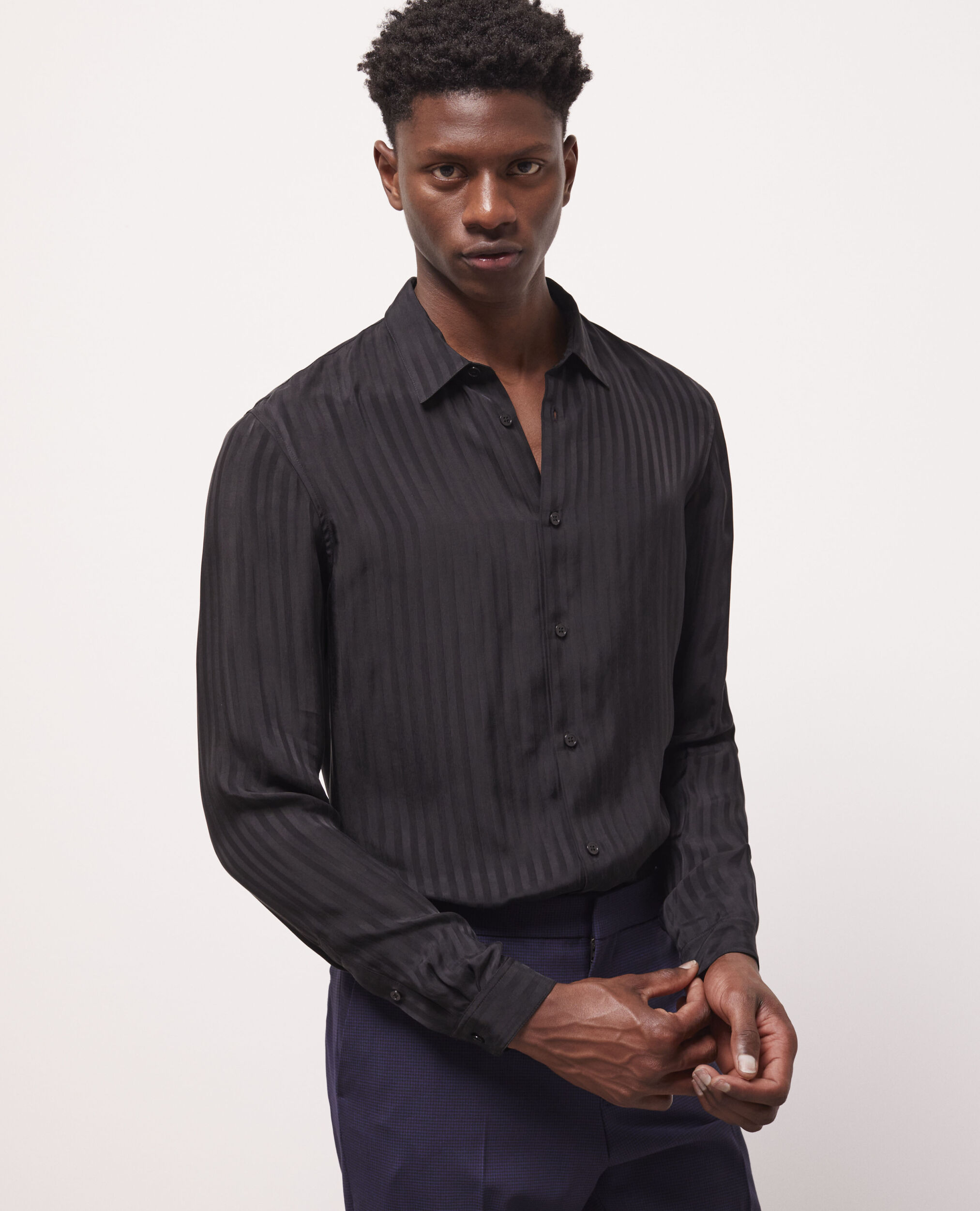 Chemise col classique à rayures noire