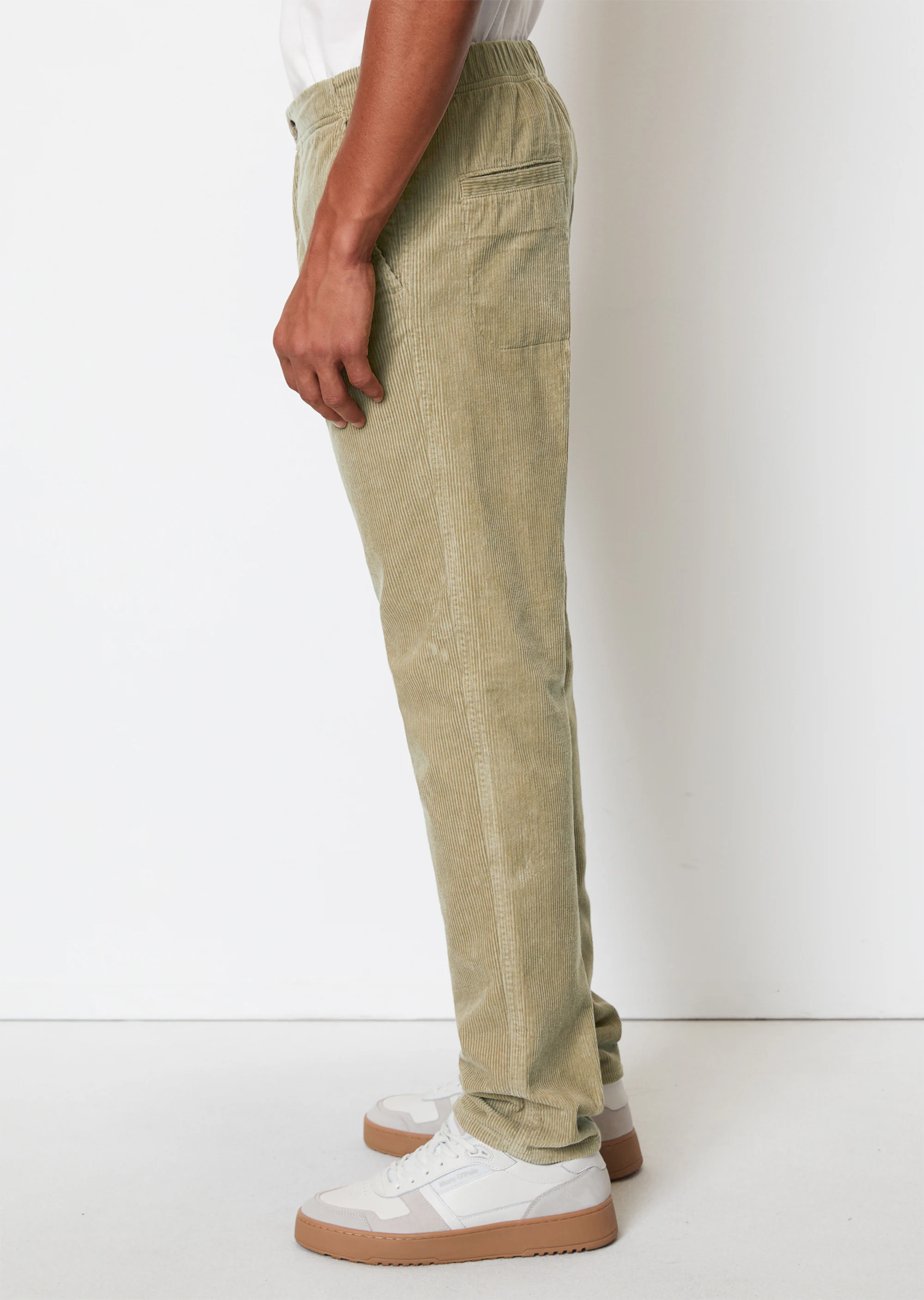 Cordhose Modell LINUS tapered aus Bio-Baumwolle