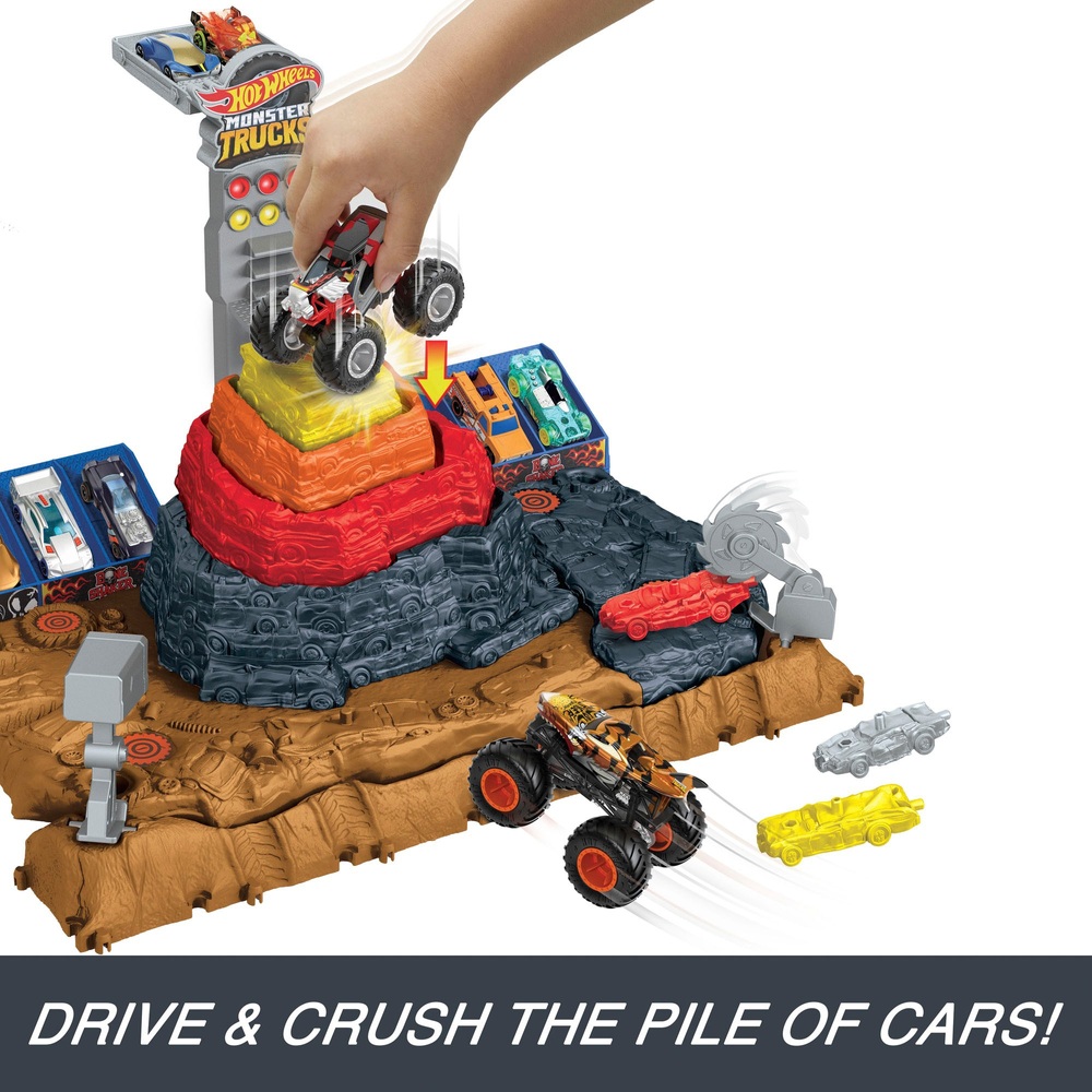Hot Wheels Monster Trucks - Bone Shaker Ultimate Crush Yard Set