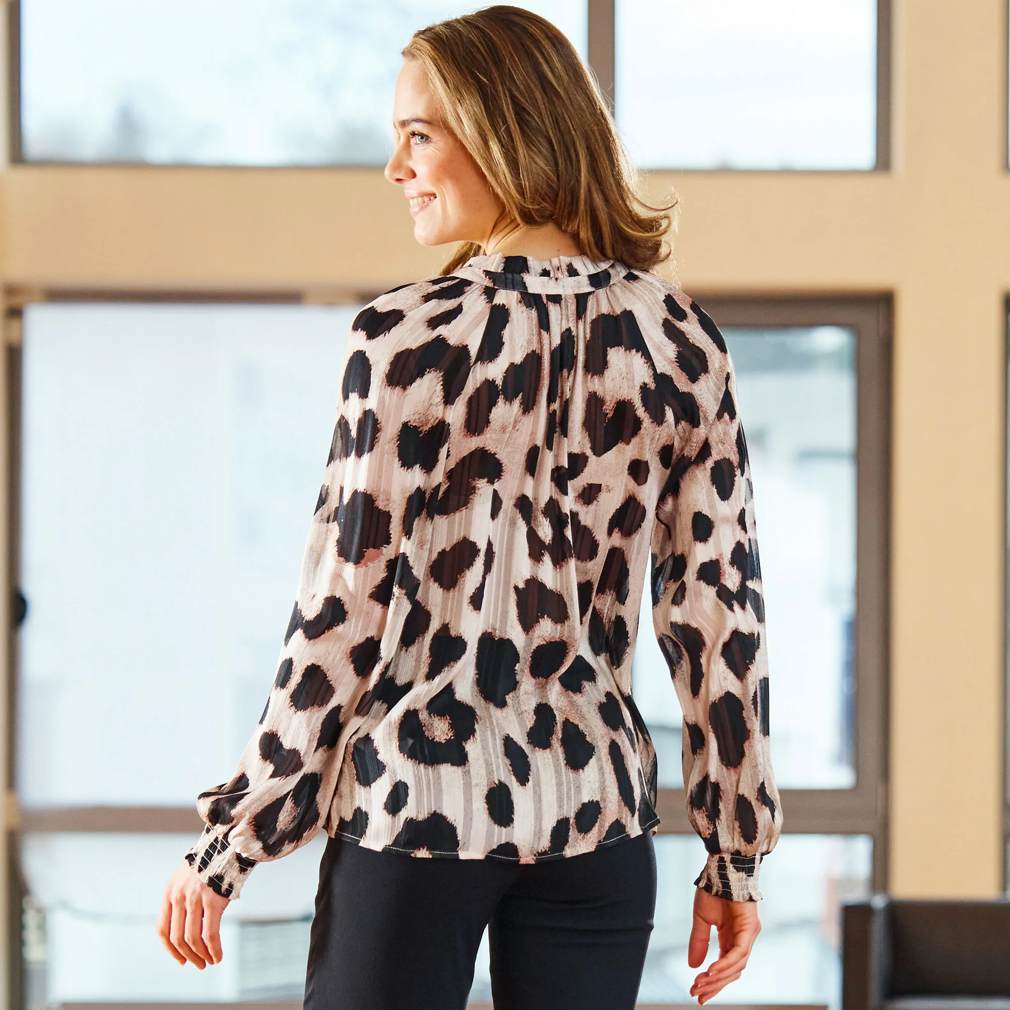 Damen-Bluse mit trendigem Muster
