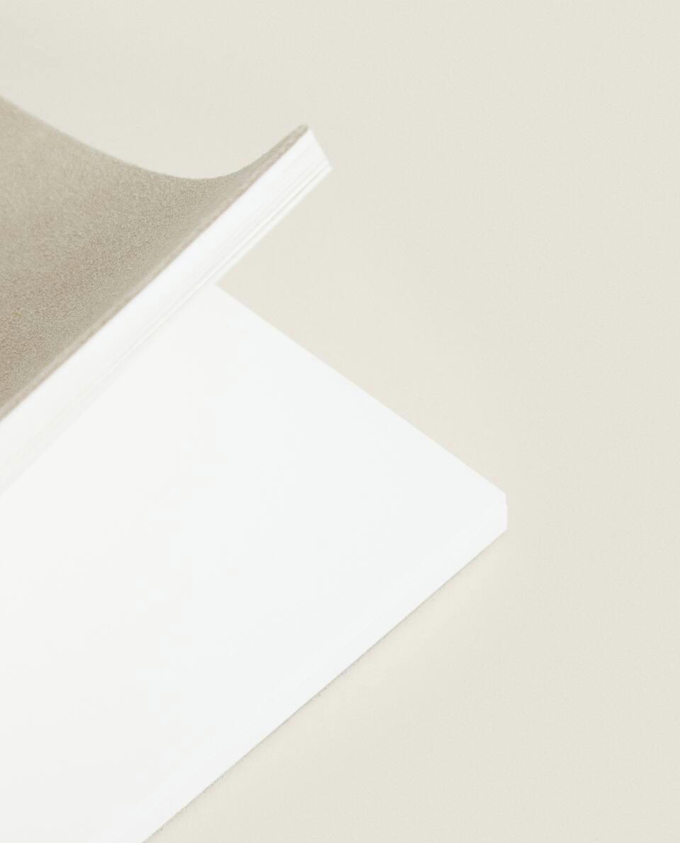 CADERNO DE COURO X STUDIO NICHOLSON