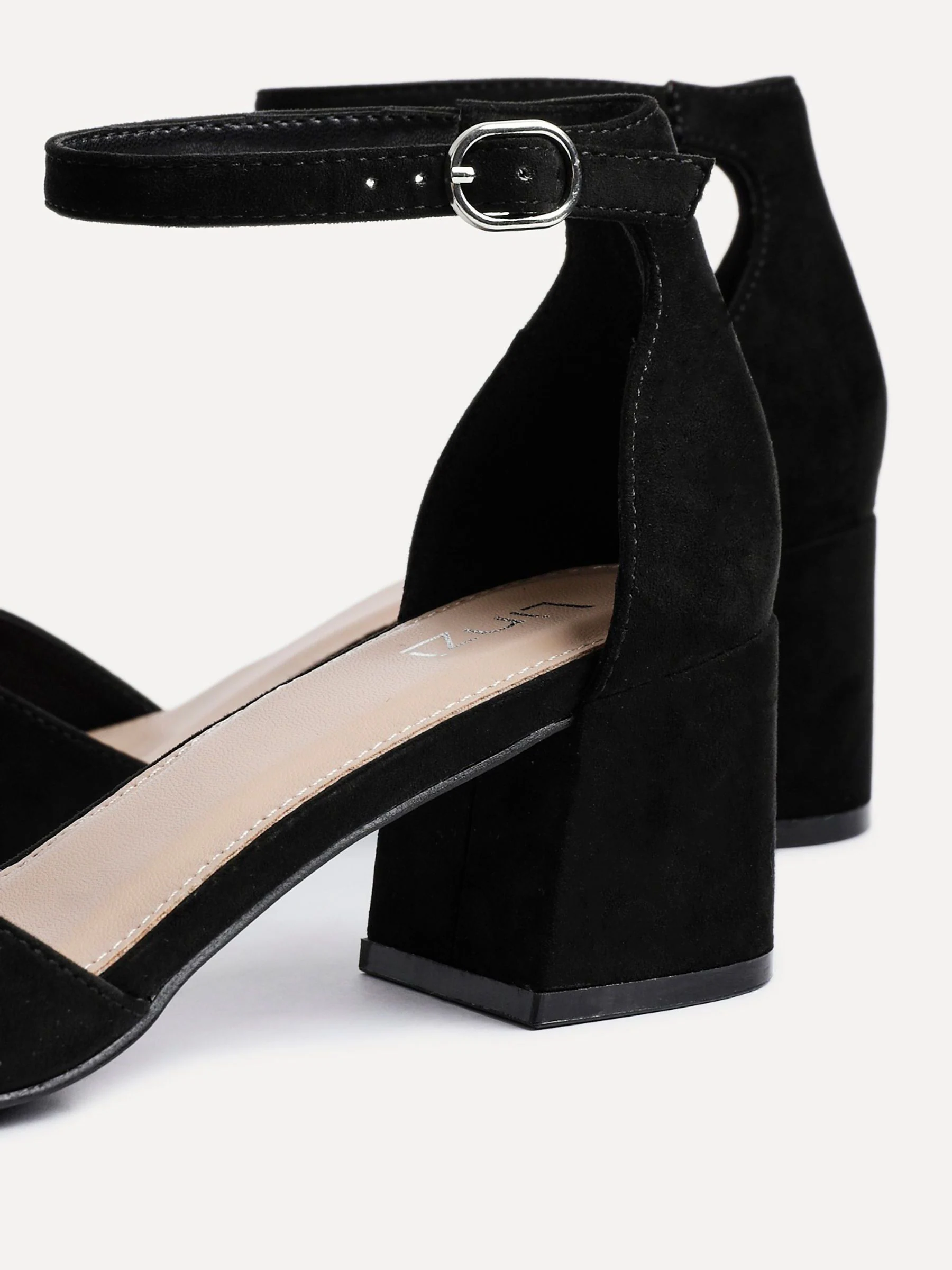 Zwart - Linzi Maddie sandalen met gesloten achterkant, open neus en hak