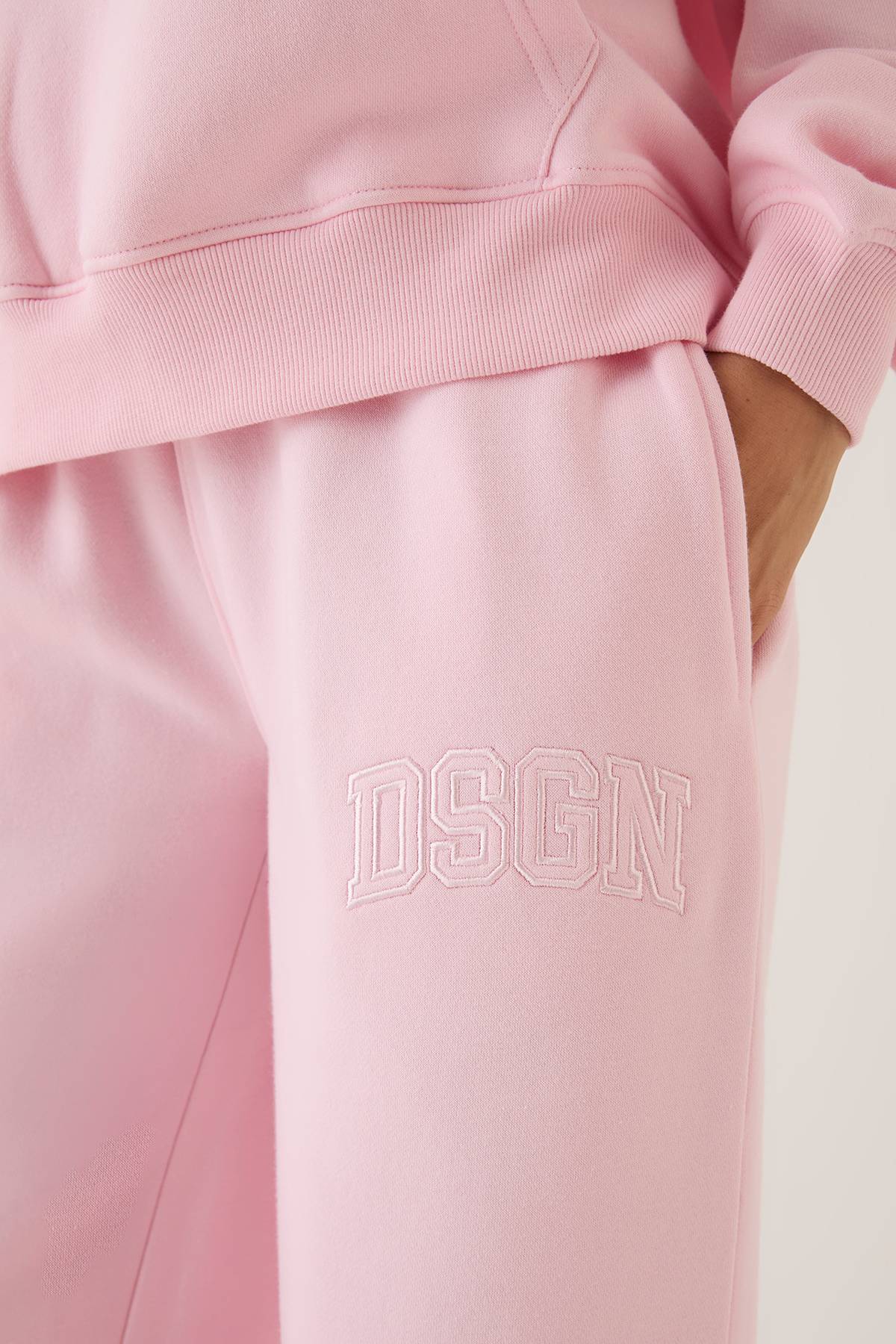 Jogger Droit À Appliqué Collégial Dsgn Studio