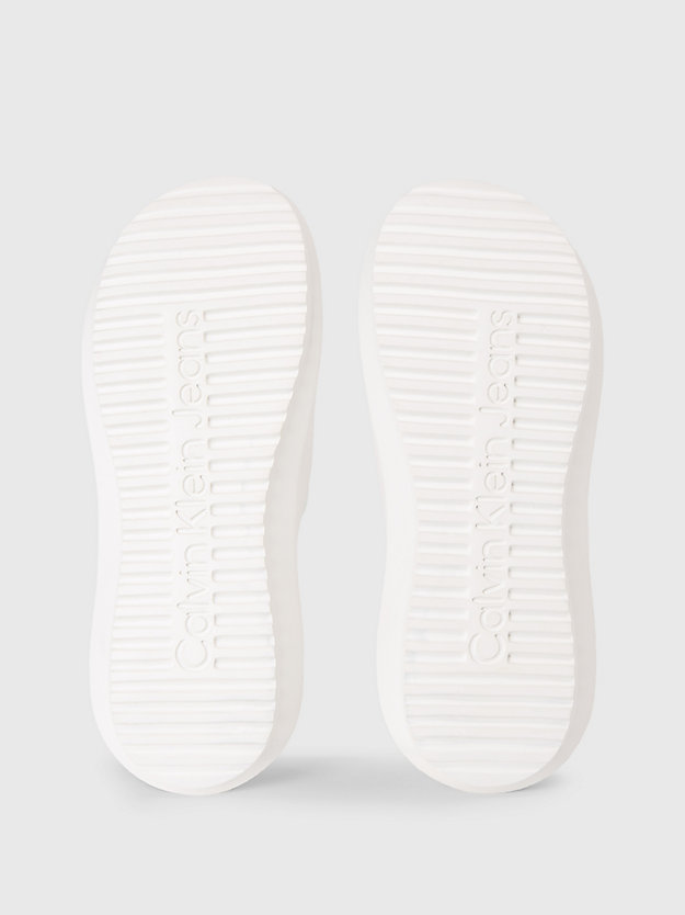 Chinelo com logotipo híbrido
