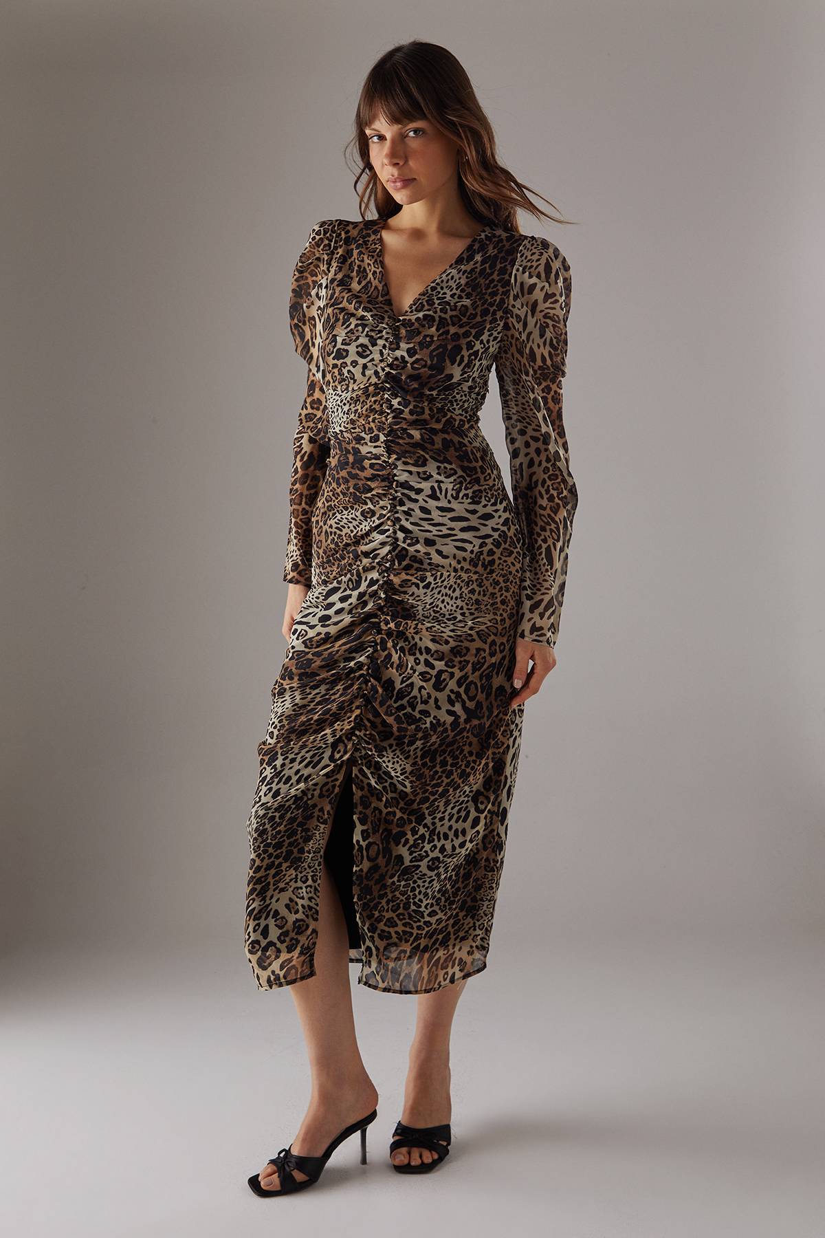 Warehouse Robe Midi en Mousseline Imprimé Animal avec Fronces et Décolleté Plongeant à Boutonnage Devant