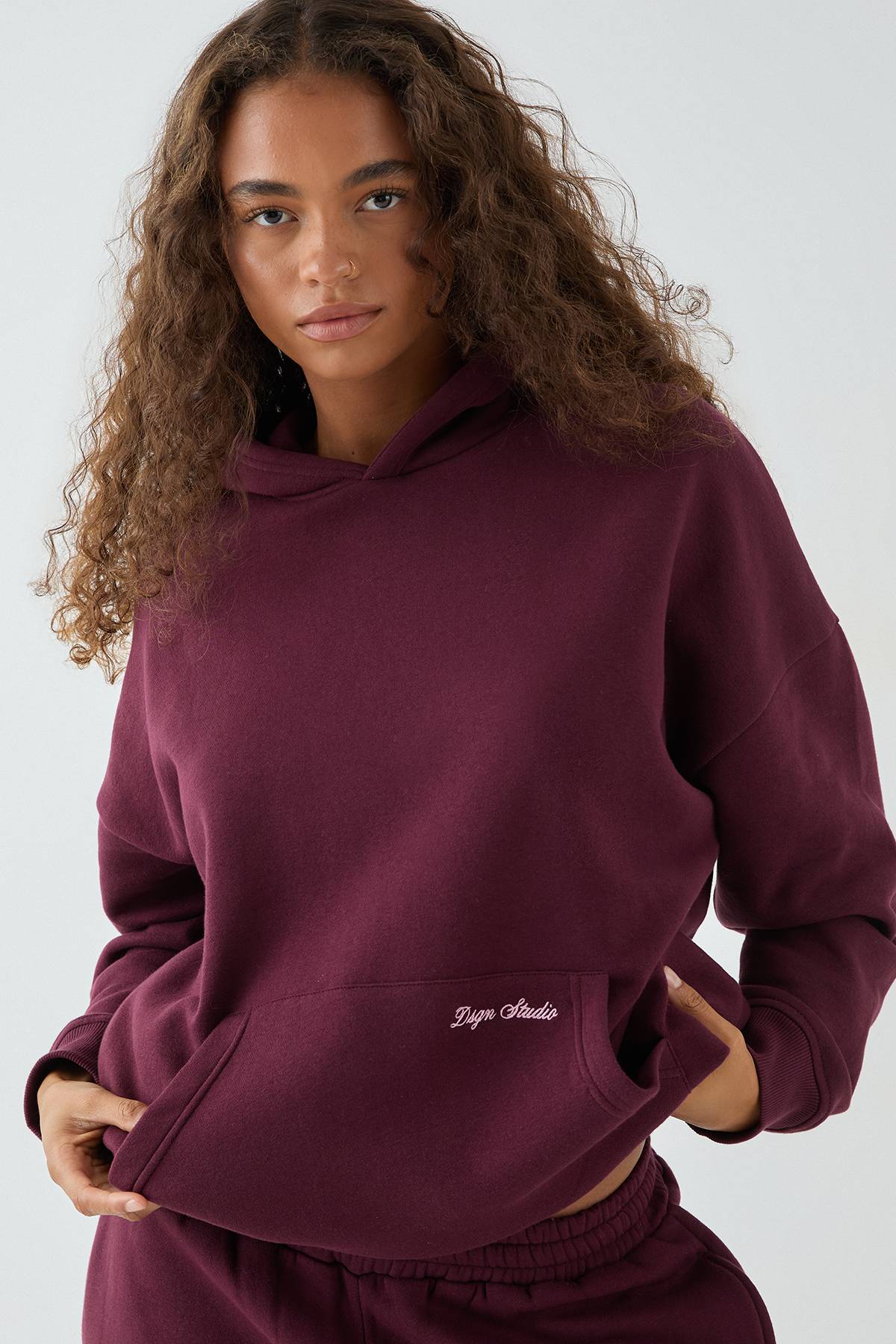 Ensemble de Jogging à Casynthétiqueche DSGN Studio avec Broderie Script
