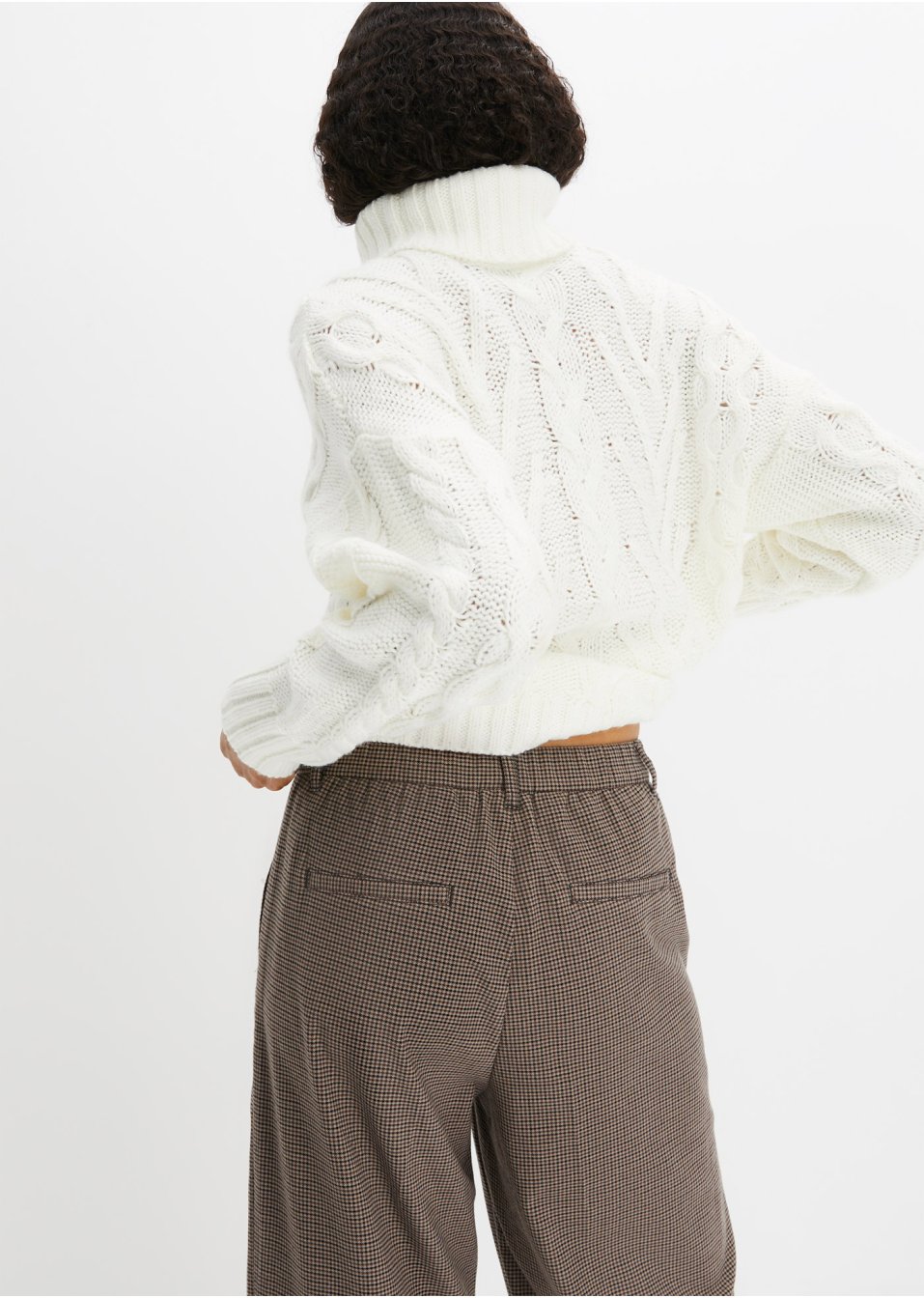 Pull à col roulé et torsades
