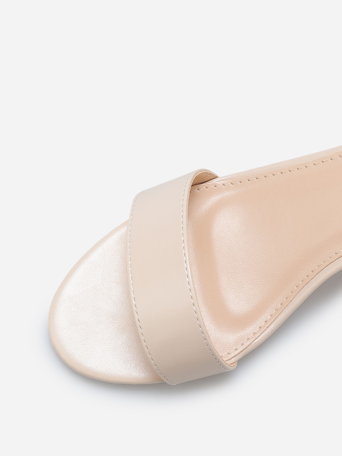 Sandales en simili à petit talon carré- Beige