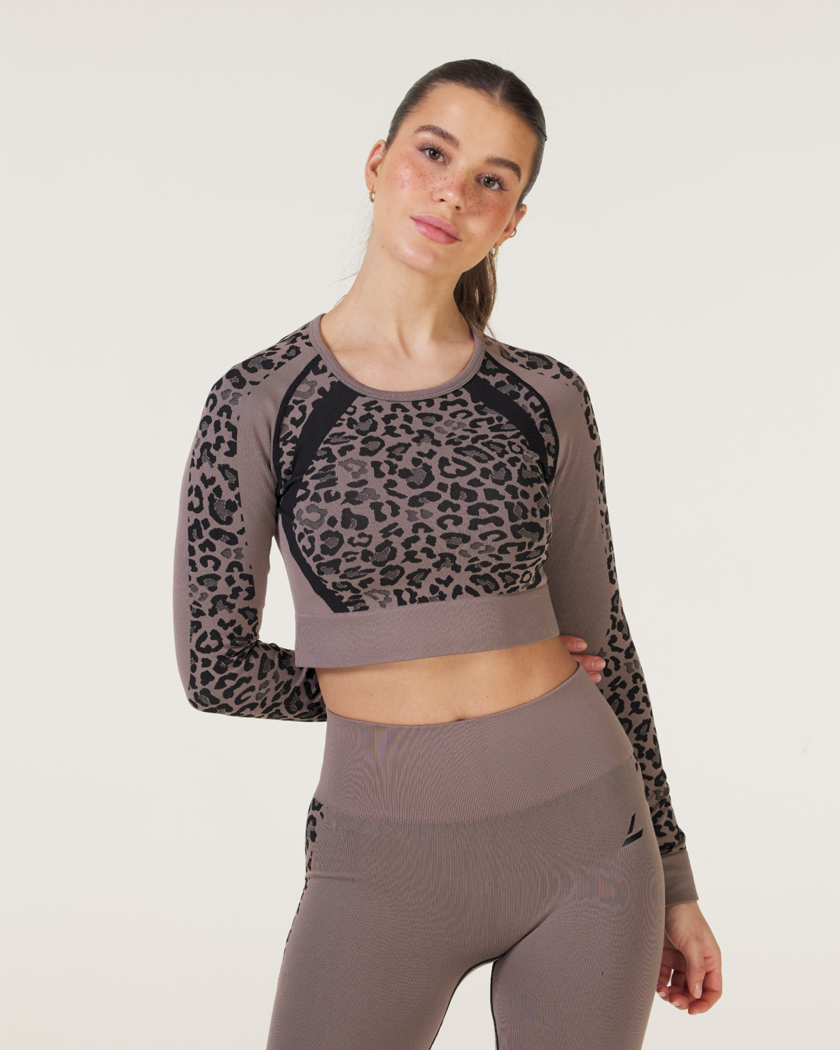 LEVITY Leopard Seamless Cropped LS Brown Iron Leo