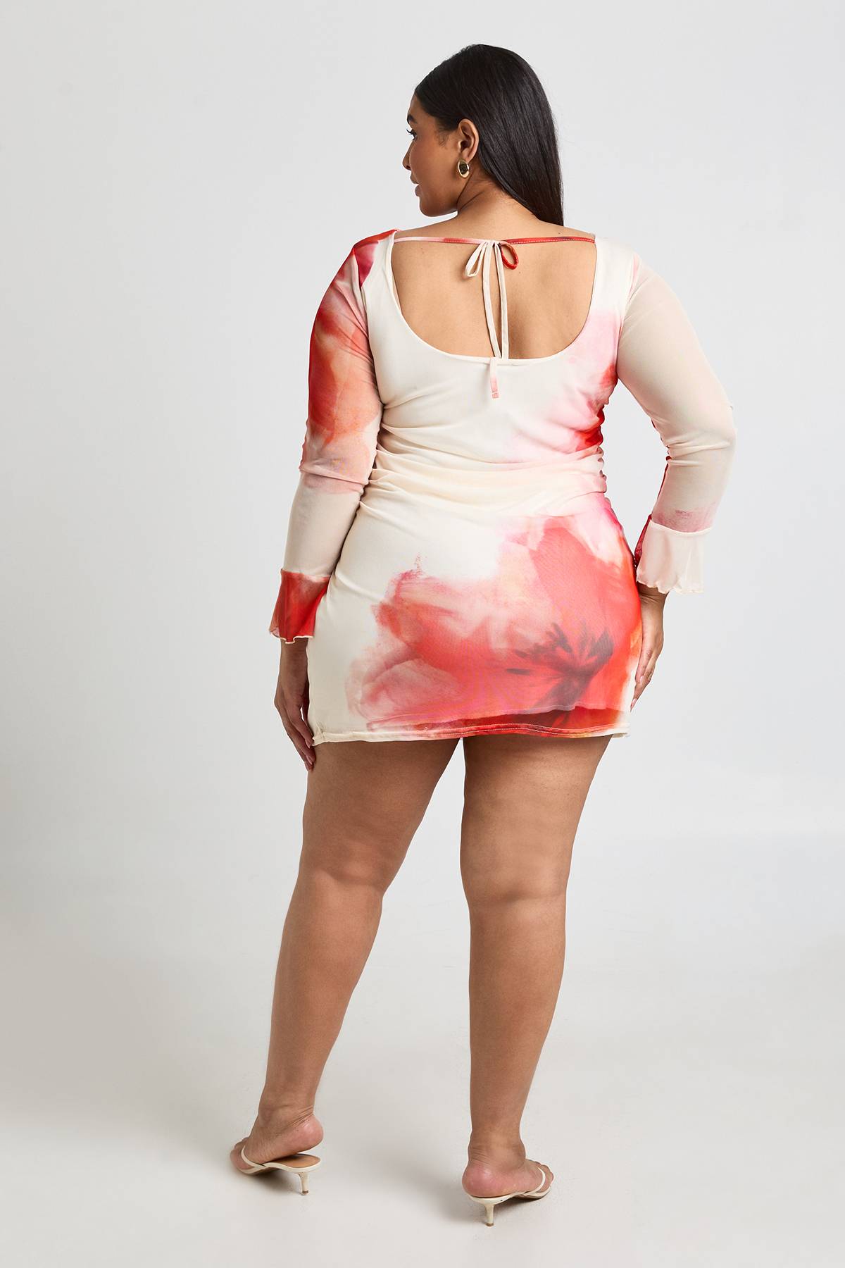 boohoo Robe Mini À Imprimé Floral Grande Taille