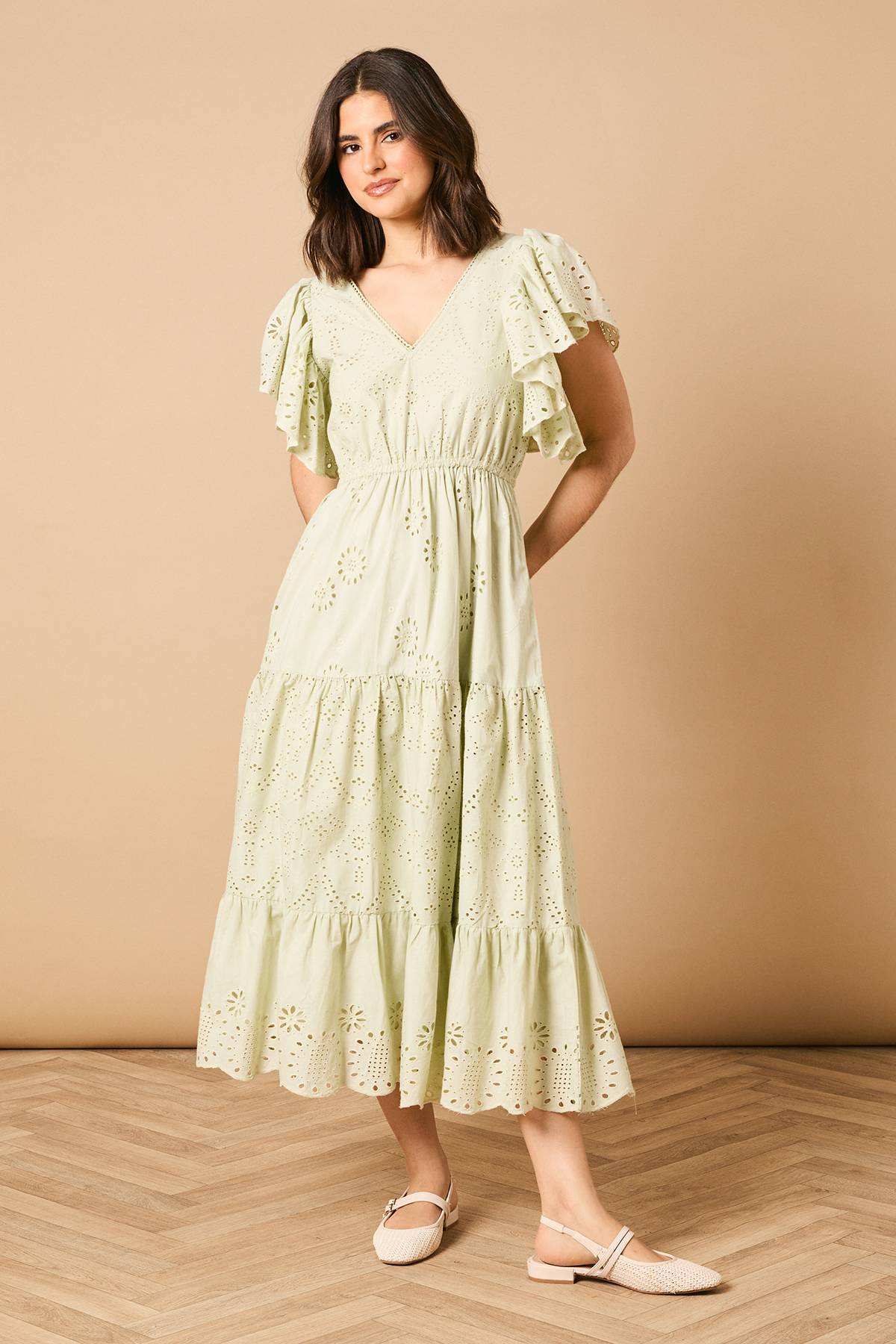 Oasis Robe Maxi à Broderie Anglaise Col V et Manches Papillon