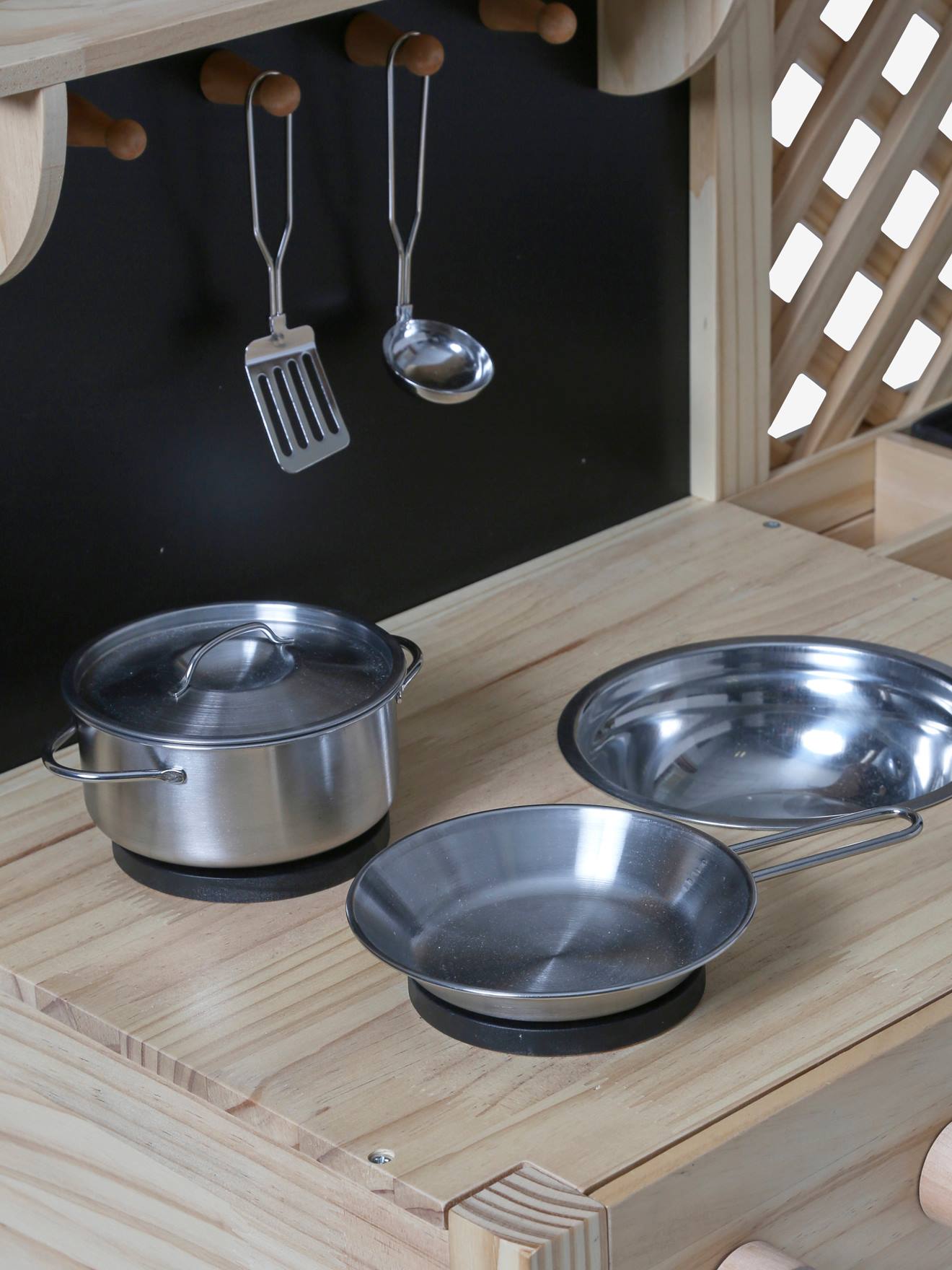 Cozinha externa 2 em 1 em madeira e preto