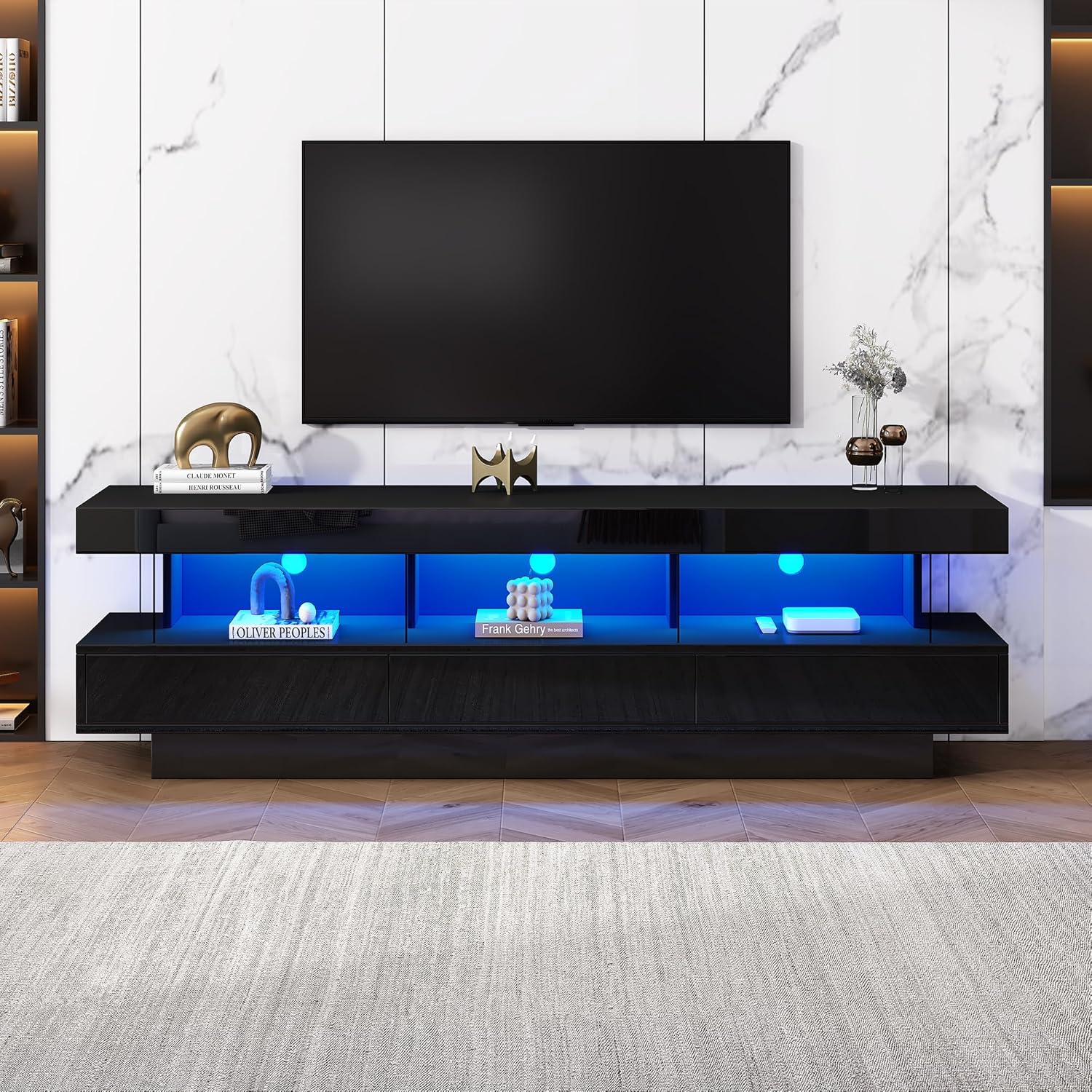 Fernsehschrank Schwarz Led, Hochglanz TV Schrank mit 3 Glasablagen, LED-Beleuchtung, App-Steuerung, Bluetooth-Konnektivität für 70 Zoll Fernseher, 160 * 38 * 50,5 cm