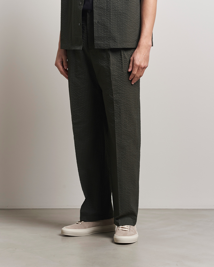 Maison Kitsuné Relaxed Seersucker Pleated Trousers Ranger Green
