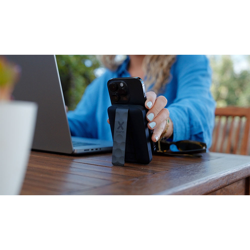 (20W) 10000mAh Fuel Series 5 Magnetische MagSafe Powerbank USB C Power Delivery Ladegerät   Kickstand (FS5W101) - Schwarz