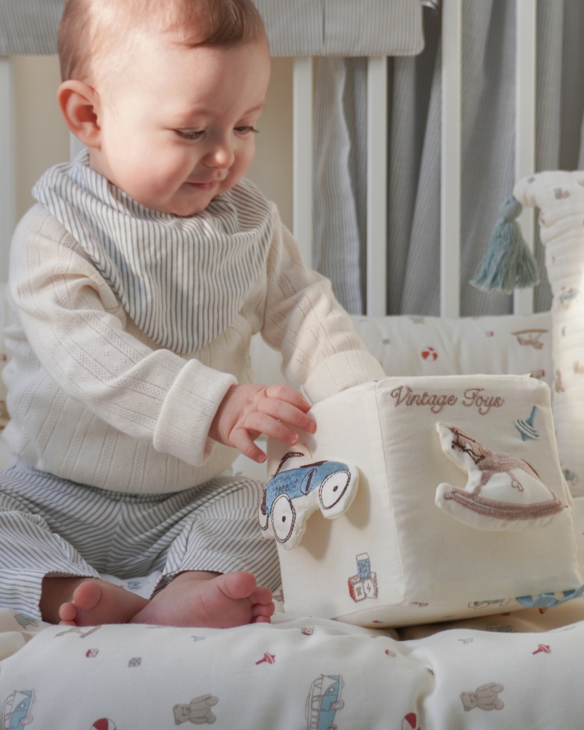 Activity Toy med Speil | Activity Cube – OCS Vintage Toys