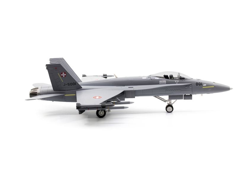 ACE F/A-18C Hornet J-5001 1:72 F/A-18C Hornet J-5001 ? Erstes Schweizer Kampfjet-Modell mit einzigartiger Nose-Art