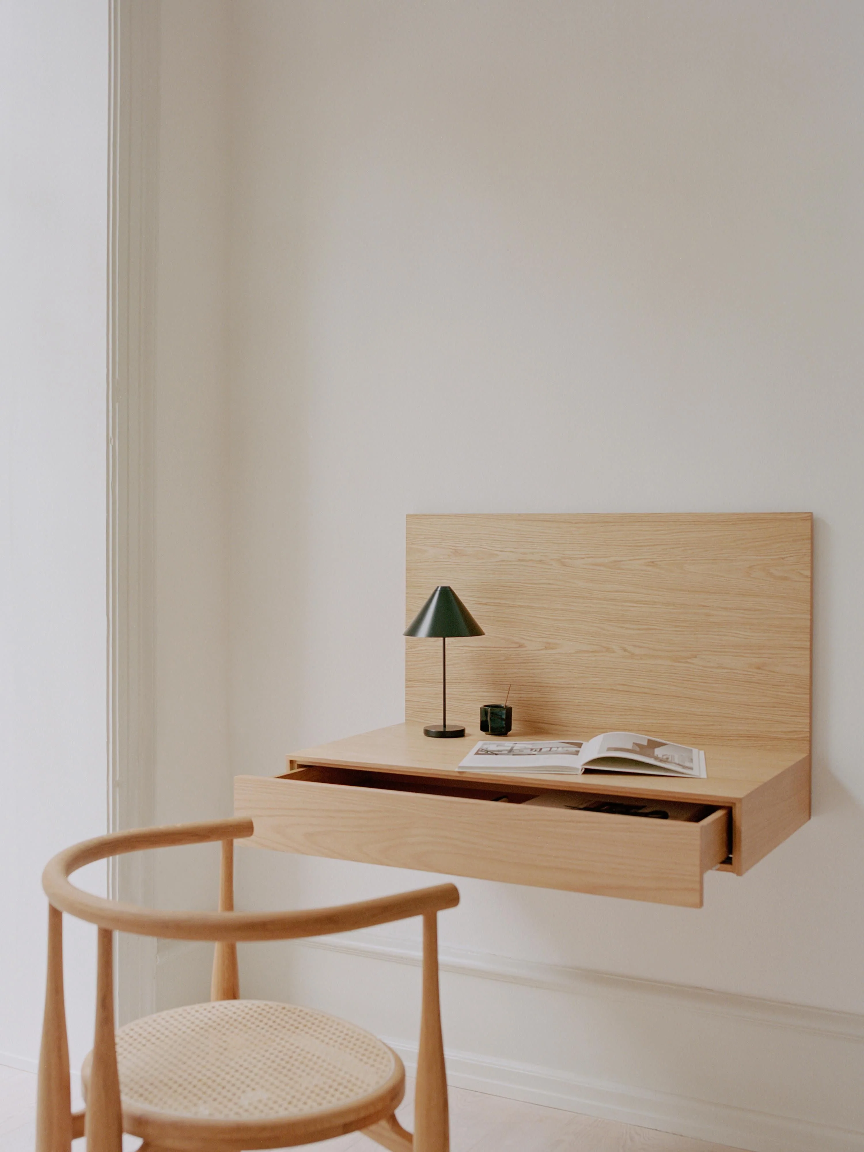 Wandbureau Tana